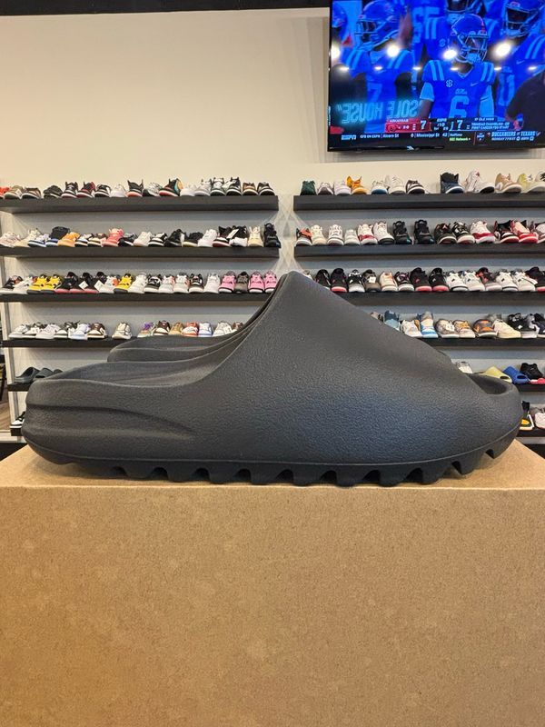 Yeezy Slide Onyx Size 9 Brand New