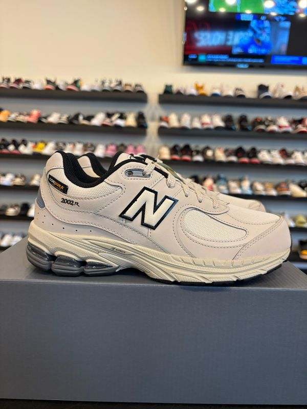 New Balance 2002R Cordura Size 6Y (7.5W) Brand New