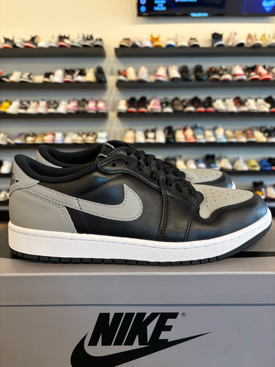 Jordan 1 Low Shadow Size 9.5 Pre-Owned