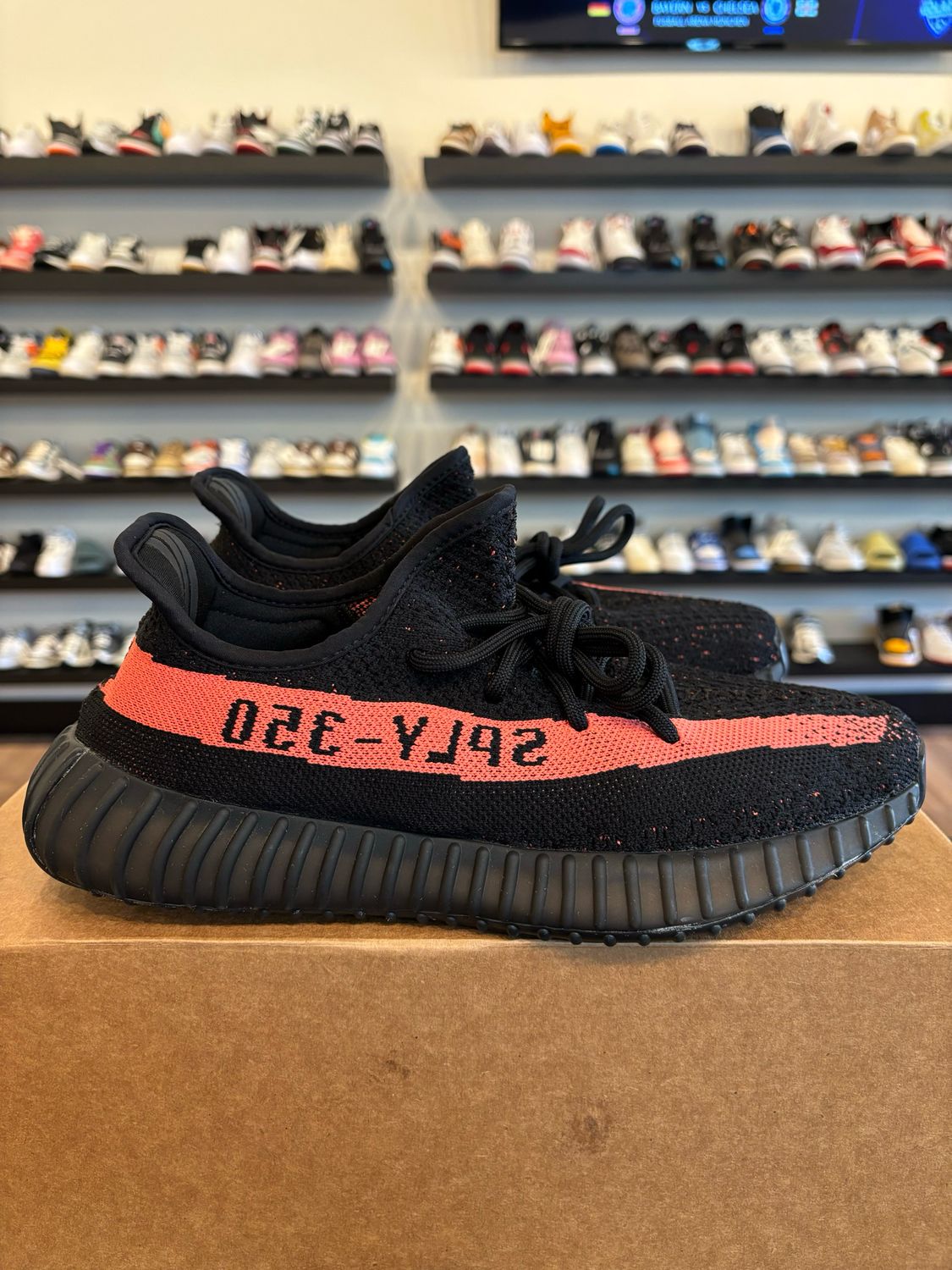 Yeezy 350 V2 Core Red Size 8.5 Pre-Owned (No Box)