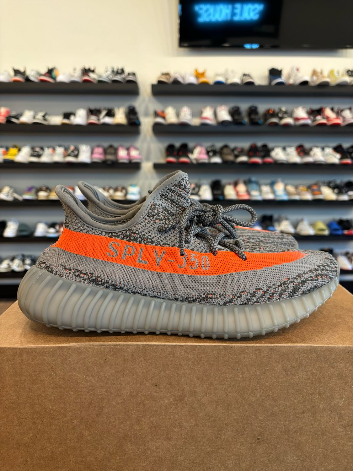 Yeezy 350 V2 Beluga Reflective Size 8.5 Pre-Owned (No Box)