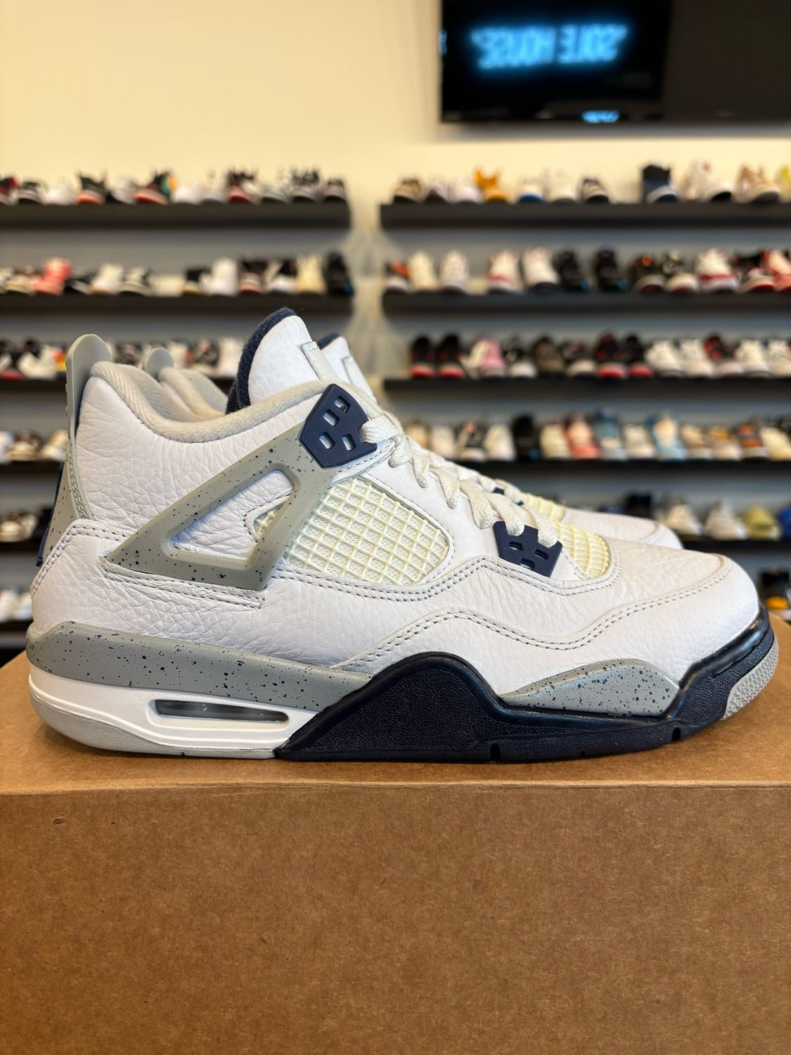 Jordan 4 Midnight Navy Size 7Y (8.5W) Pre-Owned (No Box)