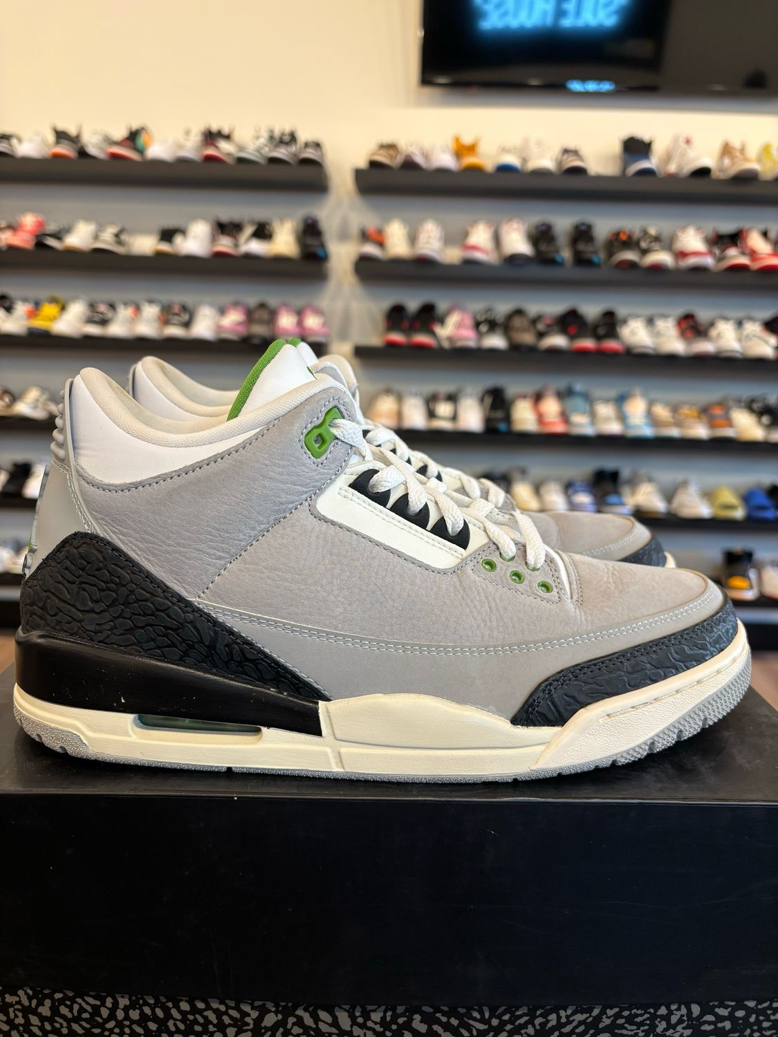Jordan 3 Chlorophyll Size 10 Pre-Owned