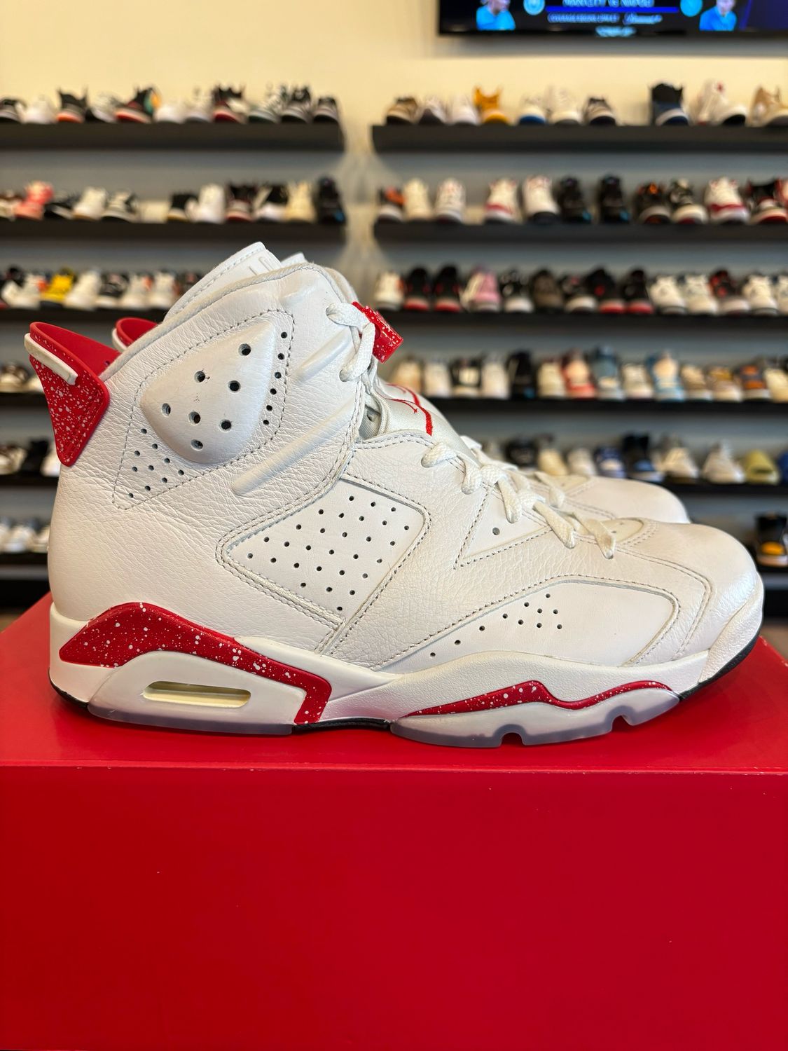 Jordan 6 Red Oreo Size 9 Pre-Owned