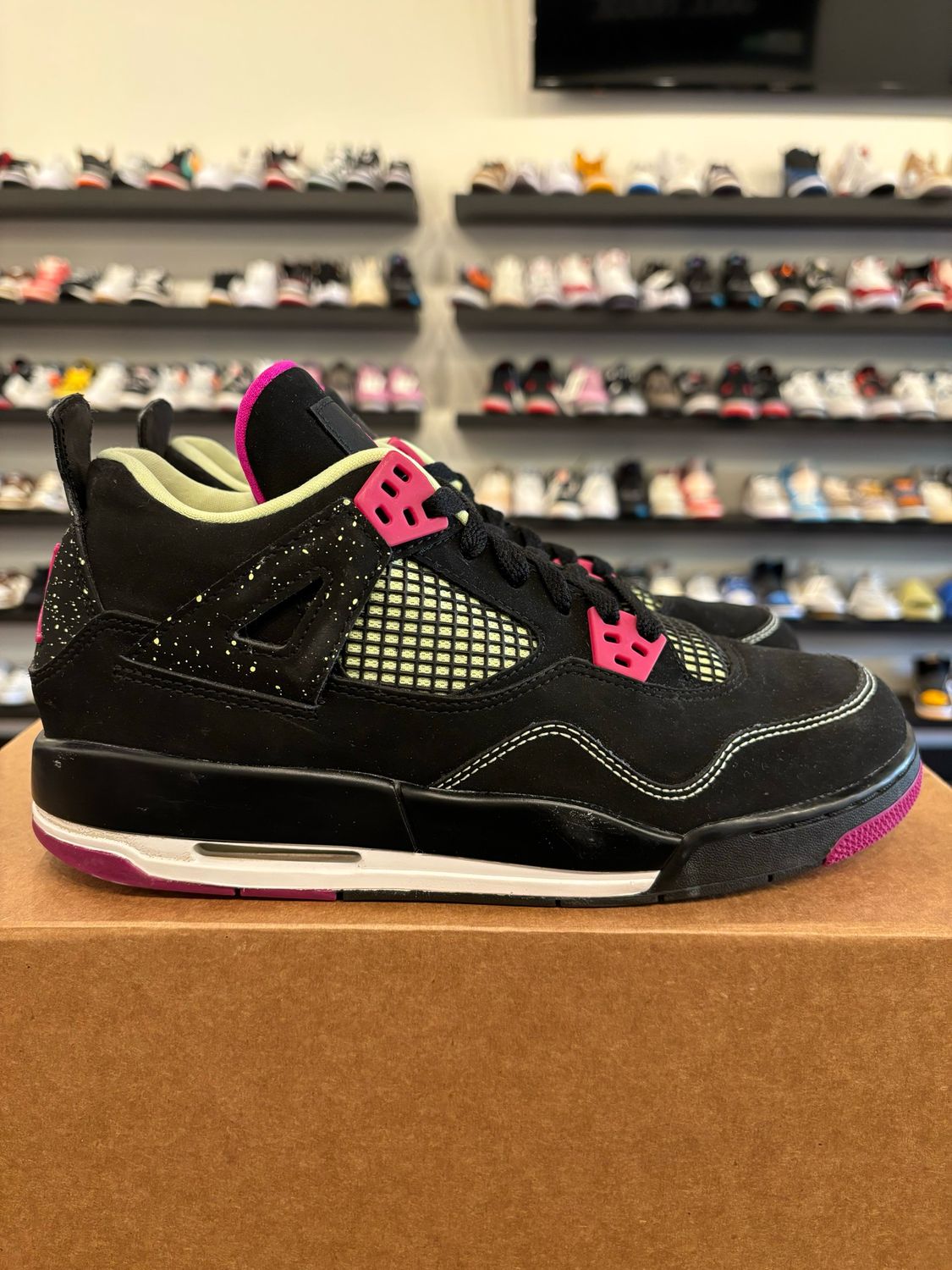 Jordan 4 Fuschia Pink Size 7Y (8.5W) Pre-Owned (No Box)