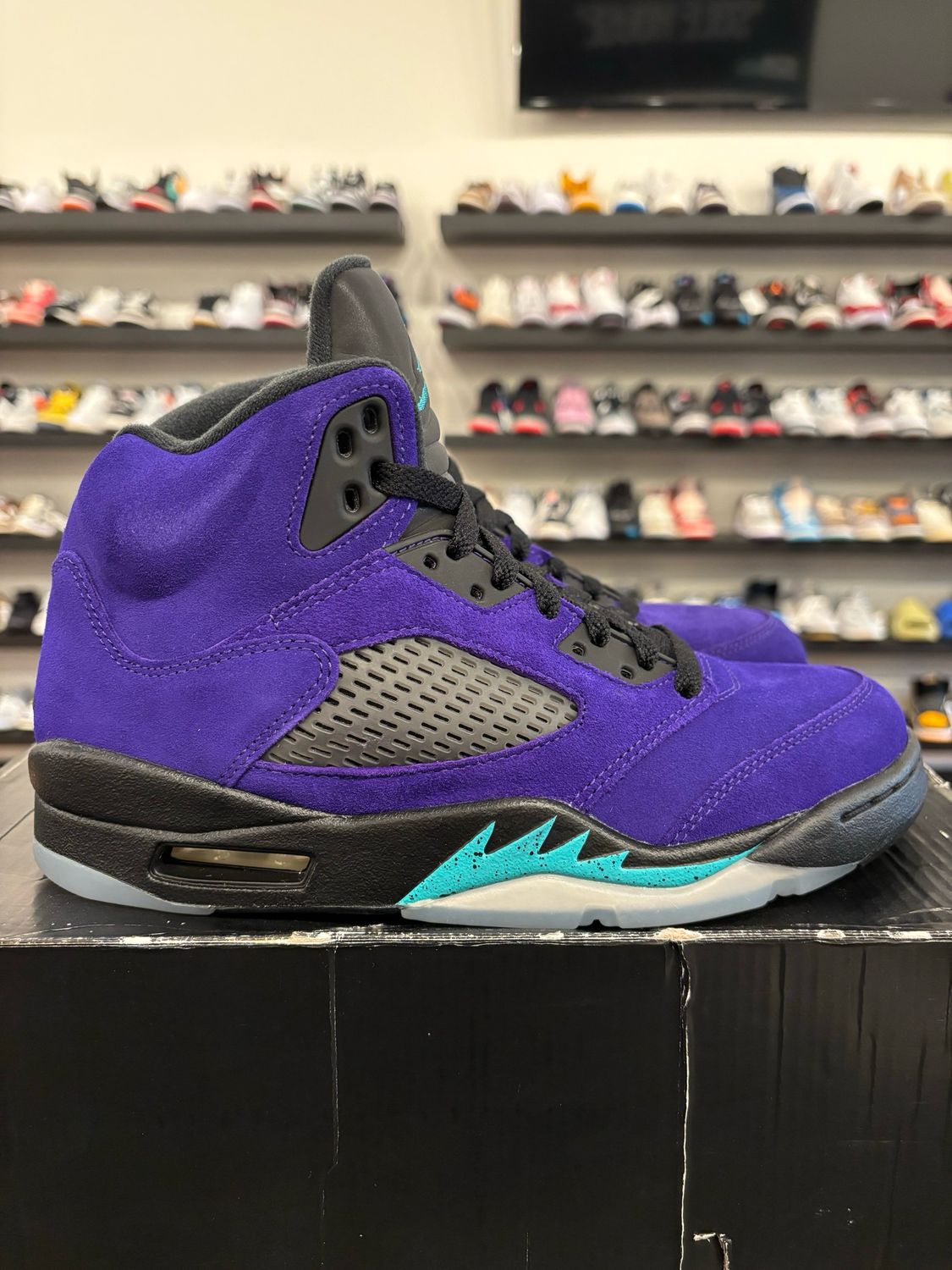 Jordan 5 Alternate Grape Size 7 Pre-Owned