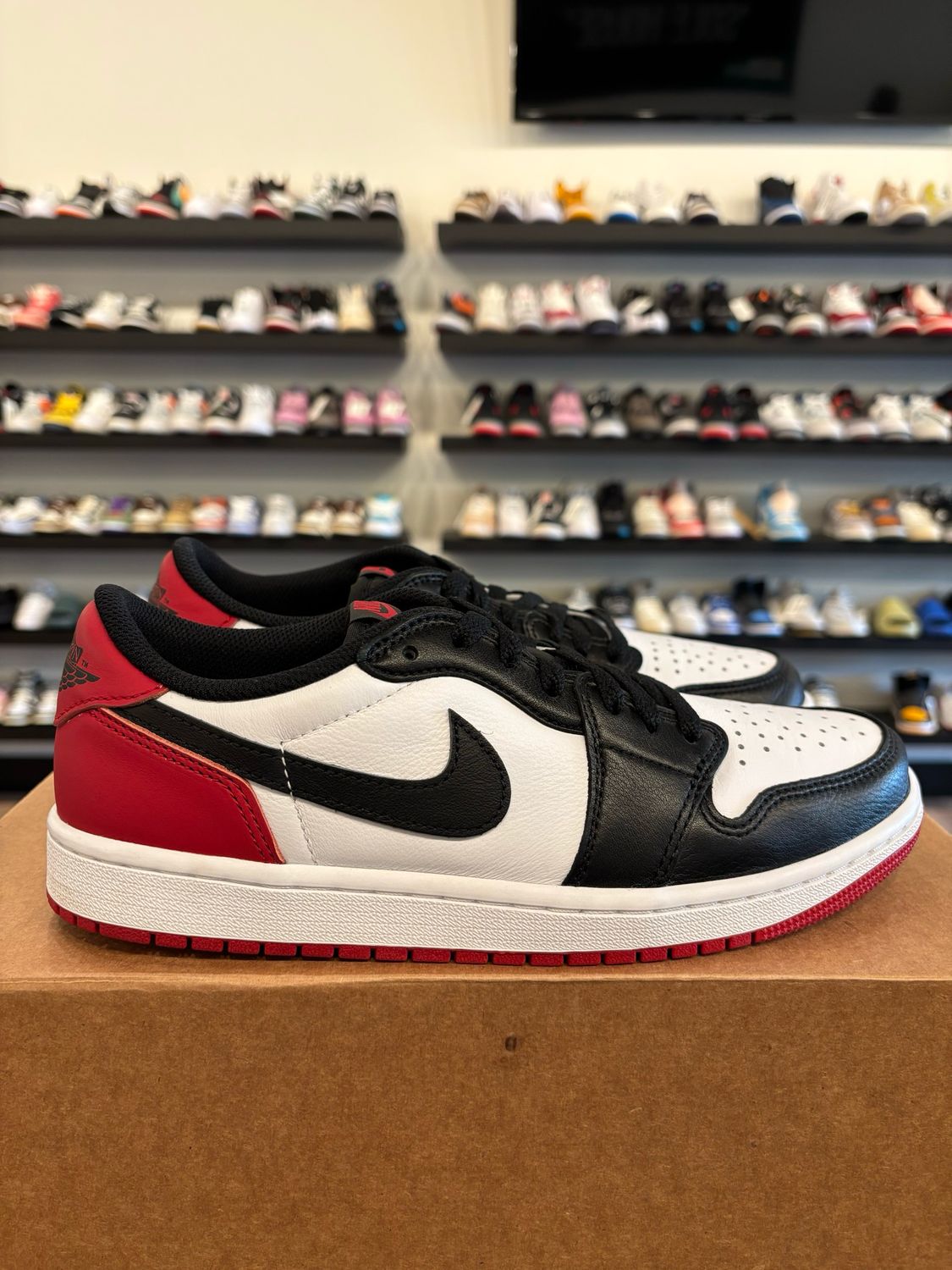 Jordan 1 Low Black Toe Size 8.5 Pre-Owned (No Box)