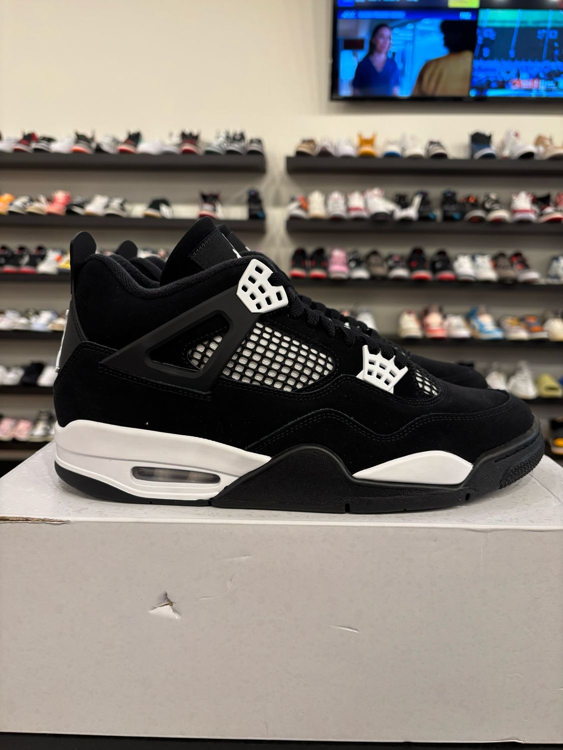 Jordan 4 White Thunder Size 10.5 Brand New