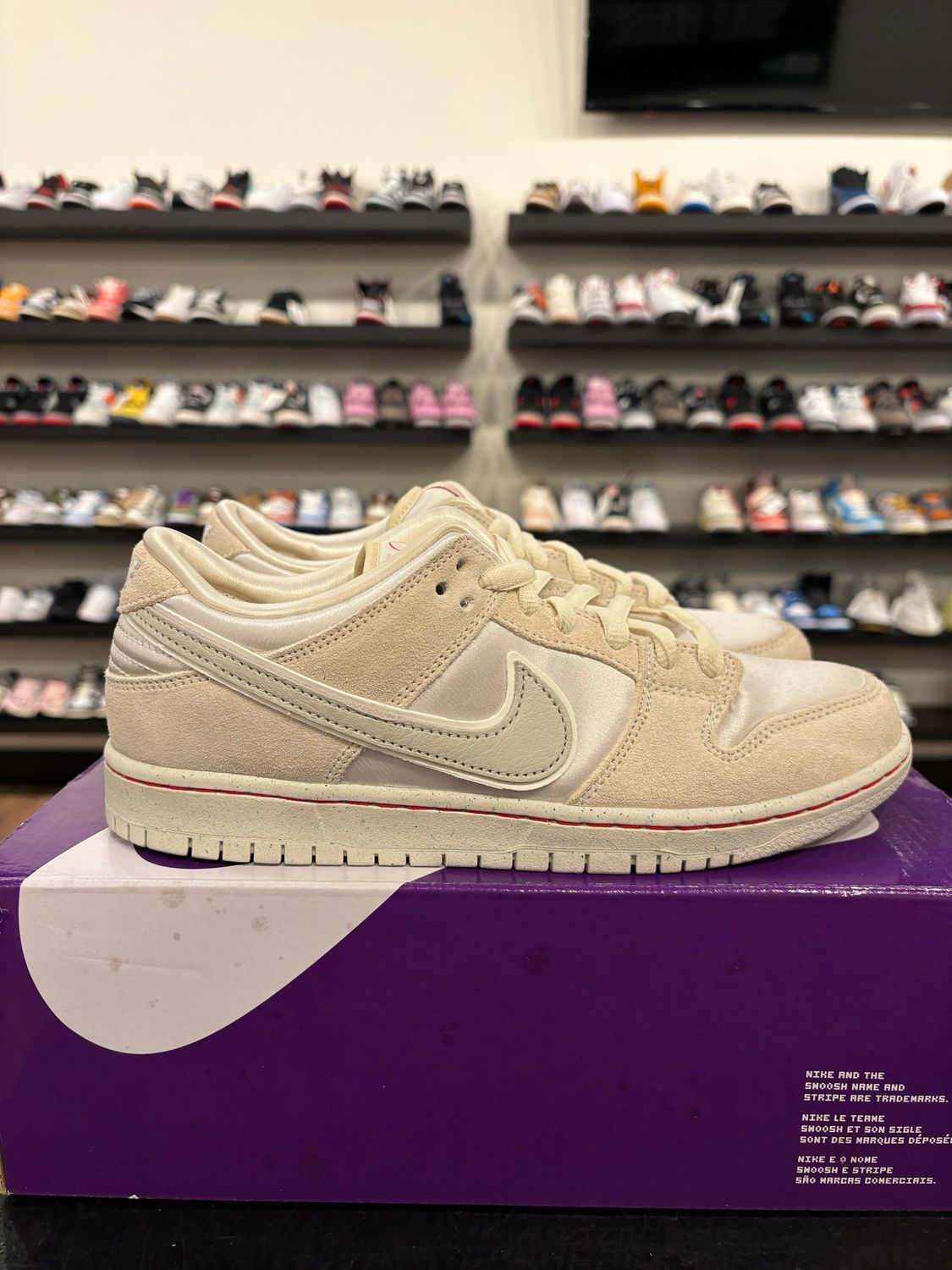 Nike SB Dunk Low City Of Love Light Bone Size 8.5 Pre-Owned