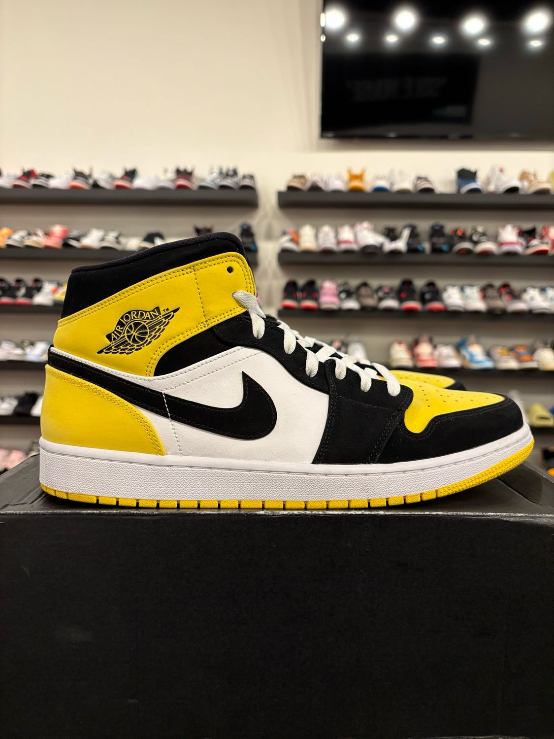 Jordan 1 Mid Yellow Toe Black Size 13 Pre-Owned