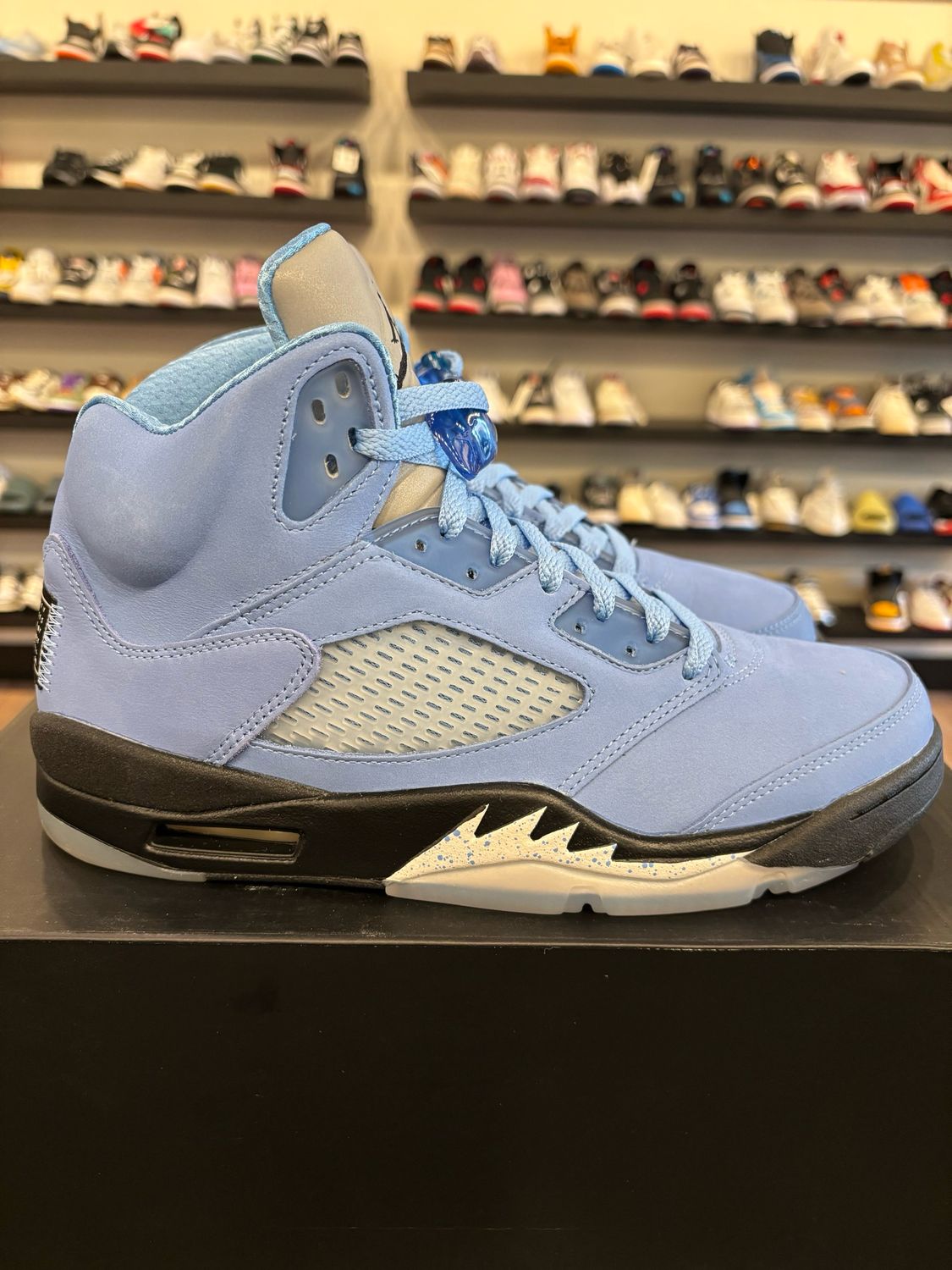 Jordan 5 University Blue Size 9.5 Pre-Owned