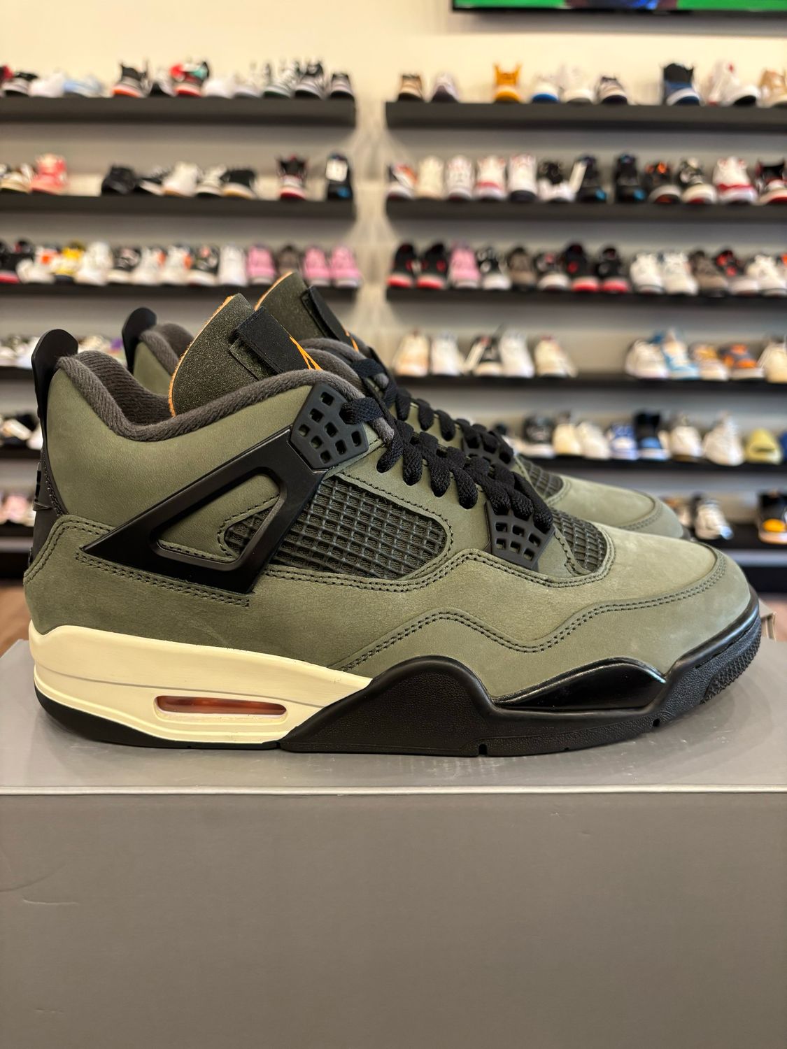 Jordan 4 Undefeated 2025 Size 9.5 Pre-Owned