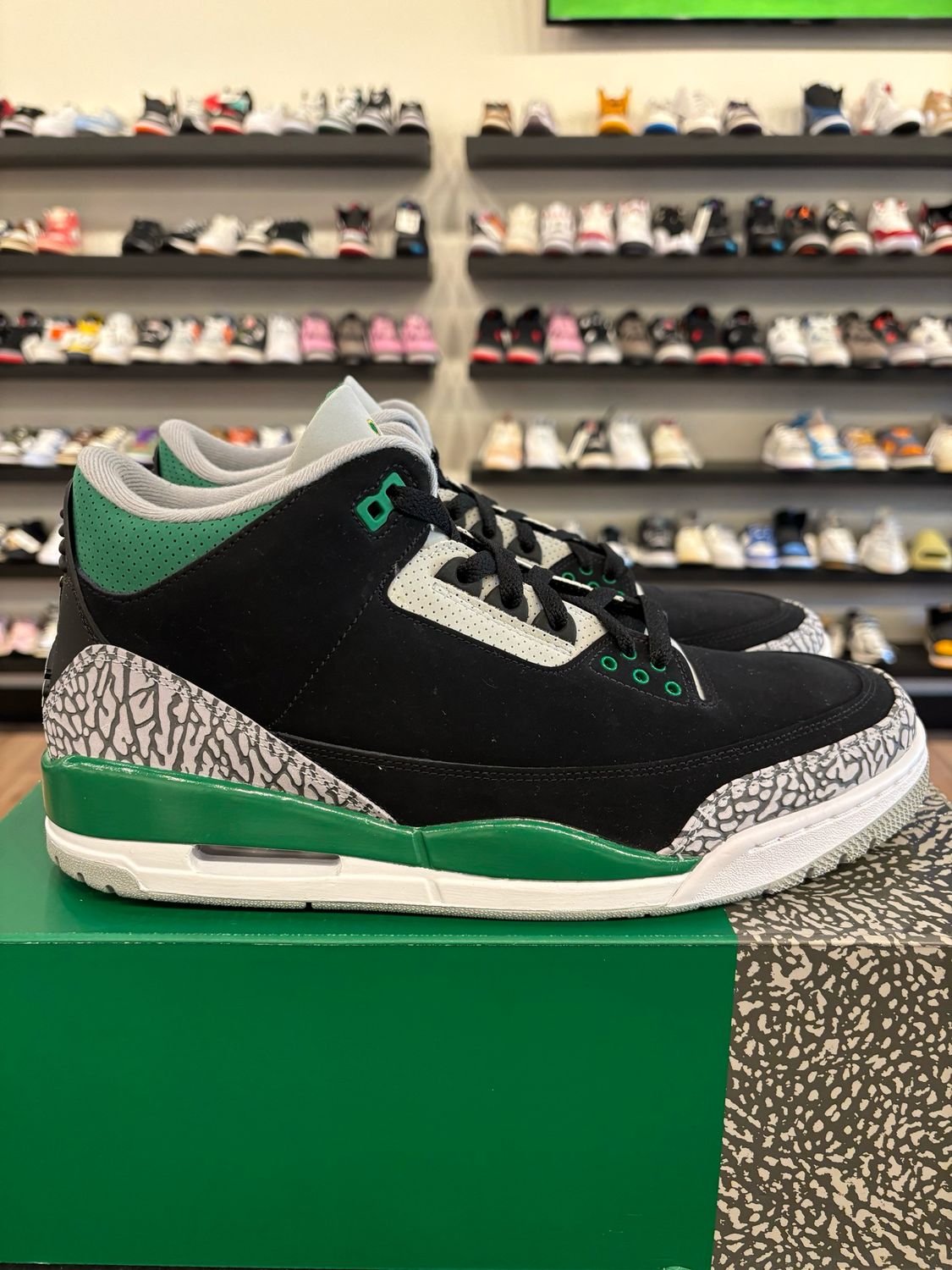 Jordan 3 Pine Green Size 11.5 Pre-Owned