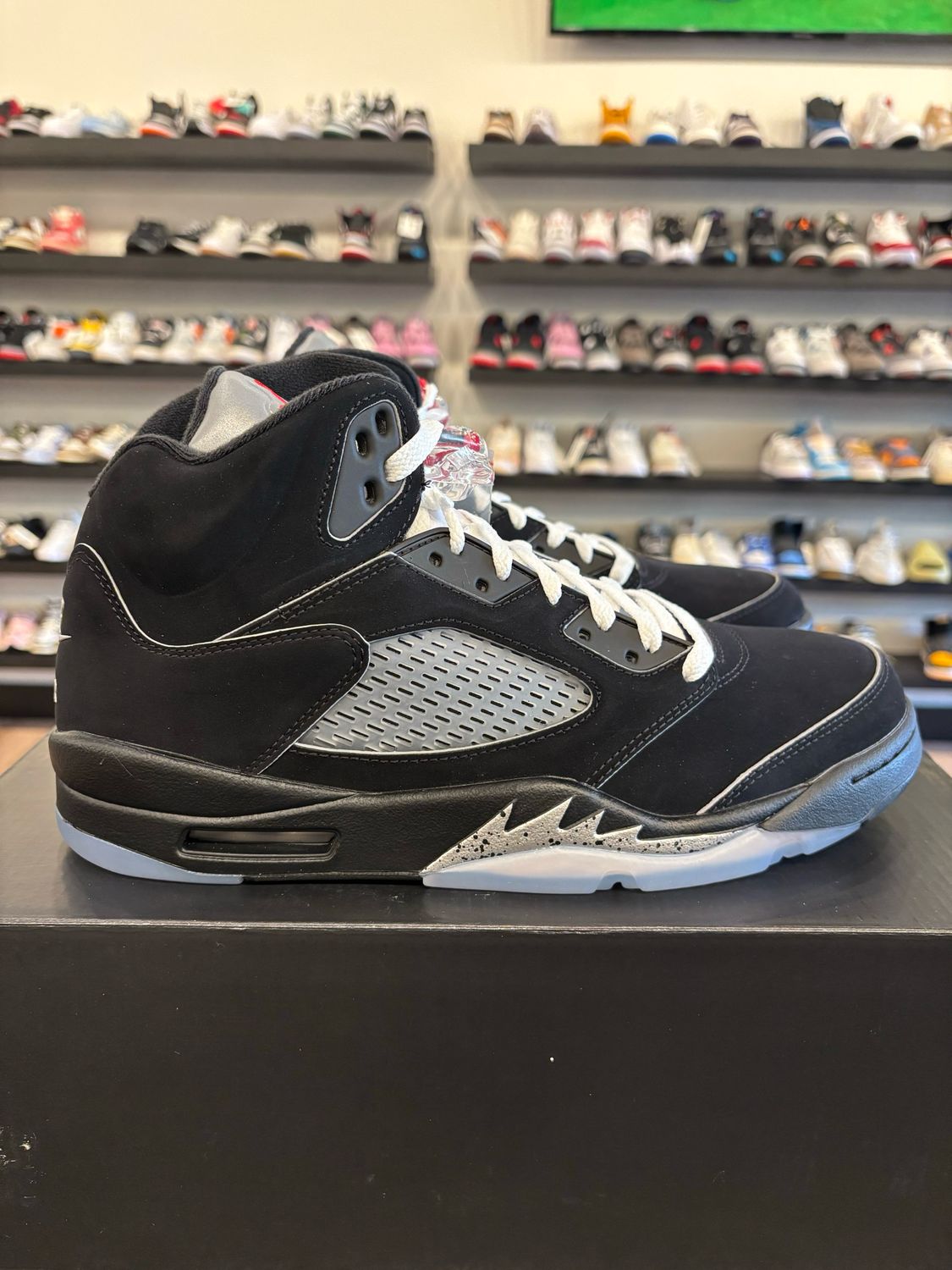 Jordan 5 Reimagined Black Metallic Size 11 Brand New