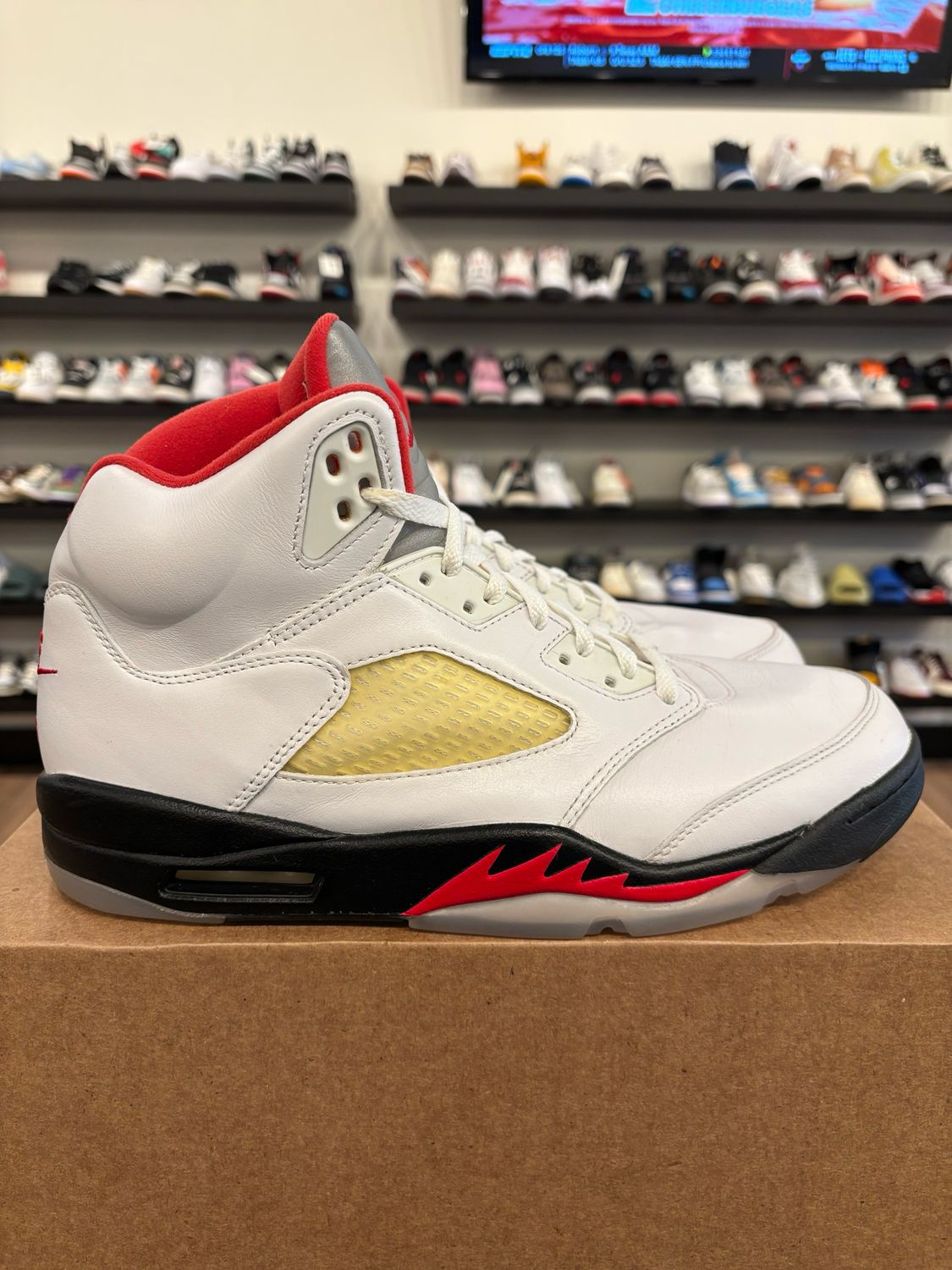Jordan 5 Fire Red 2020 Size 11 Pre-Owned (No Box)