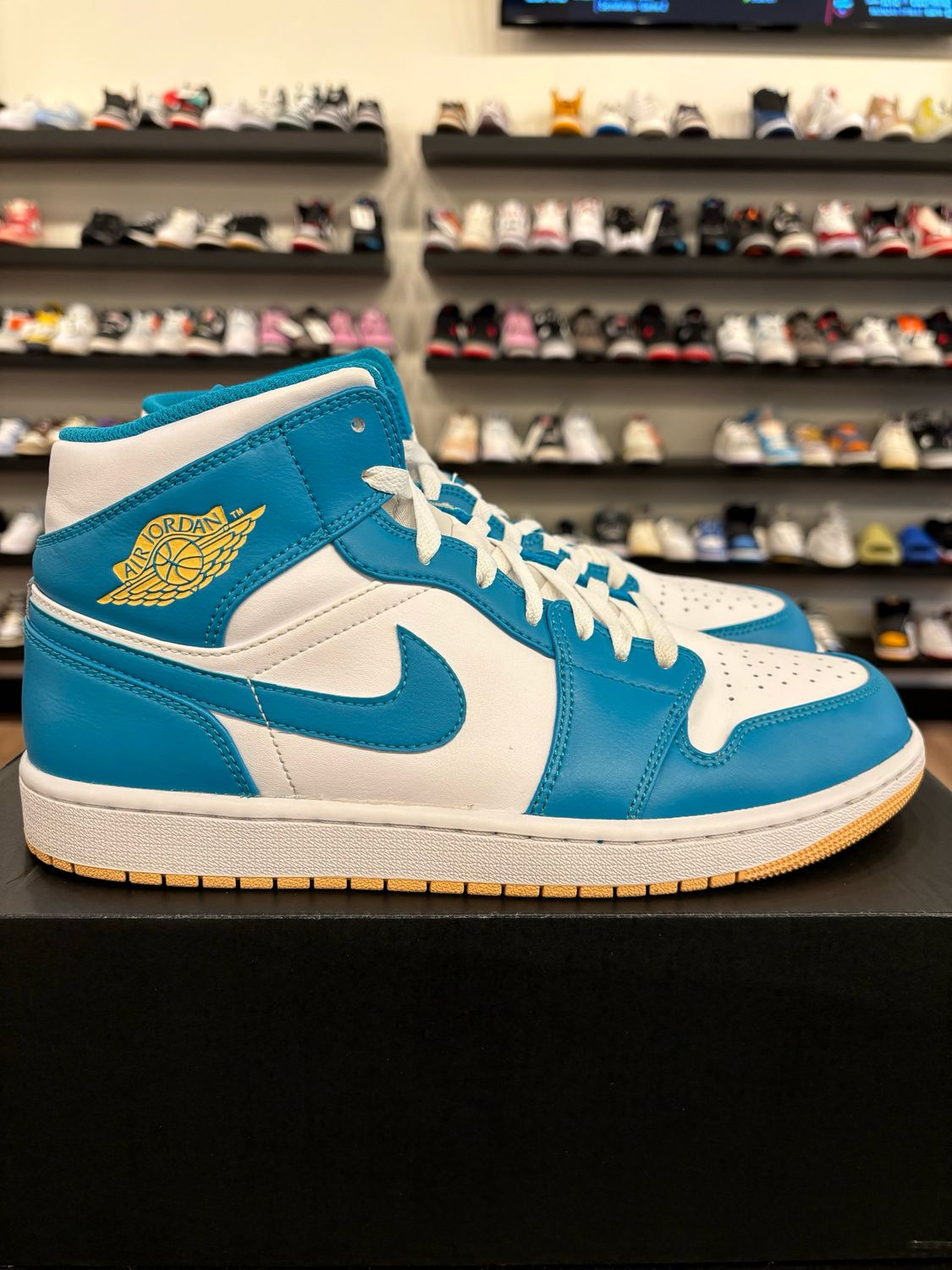 Jordan 1 Aquatone Size 10.5 Pre-Owned
