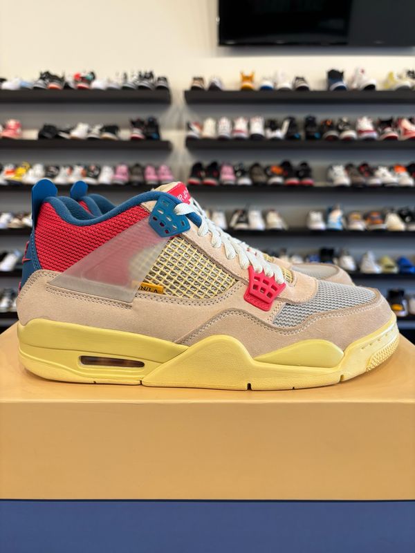Jordan 4 Union Guava Size 9.5 Pre-Owned