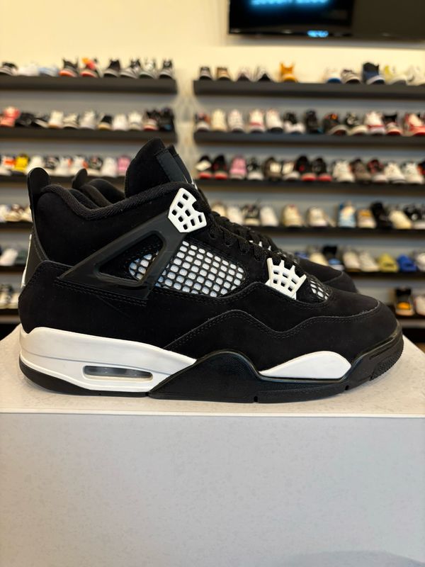 Jordan 4 White Thunder Size 7 Pre-Owned