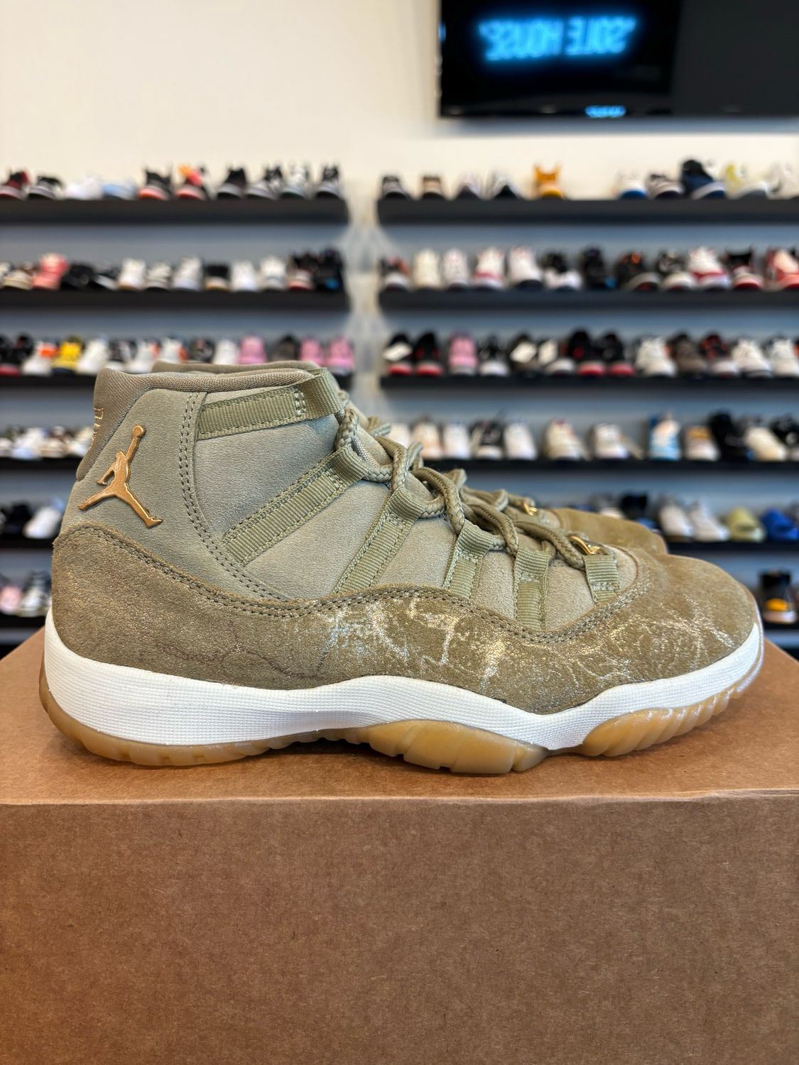 Jordan 11 Neutral Olive Size 6Y (7.5W) Pre-Owned (No Box)
