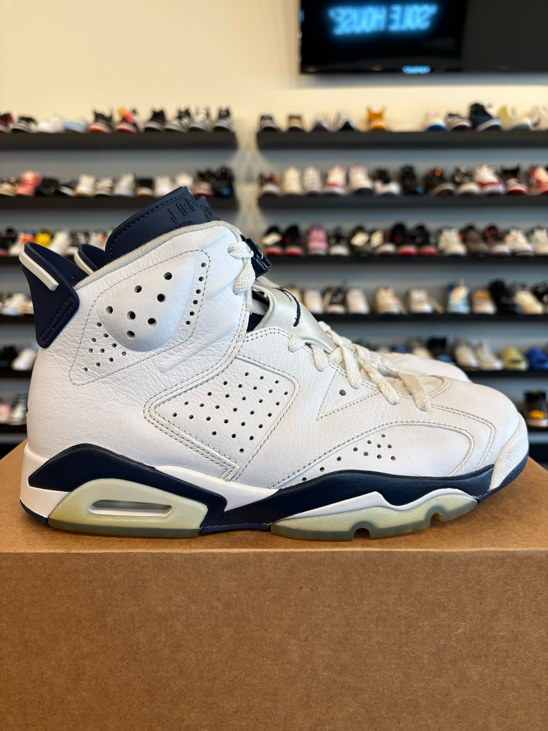 Jordan 6 Midnight Navy Size 8 Pre-Owned (No Box)