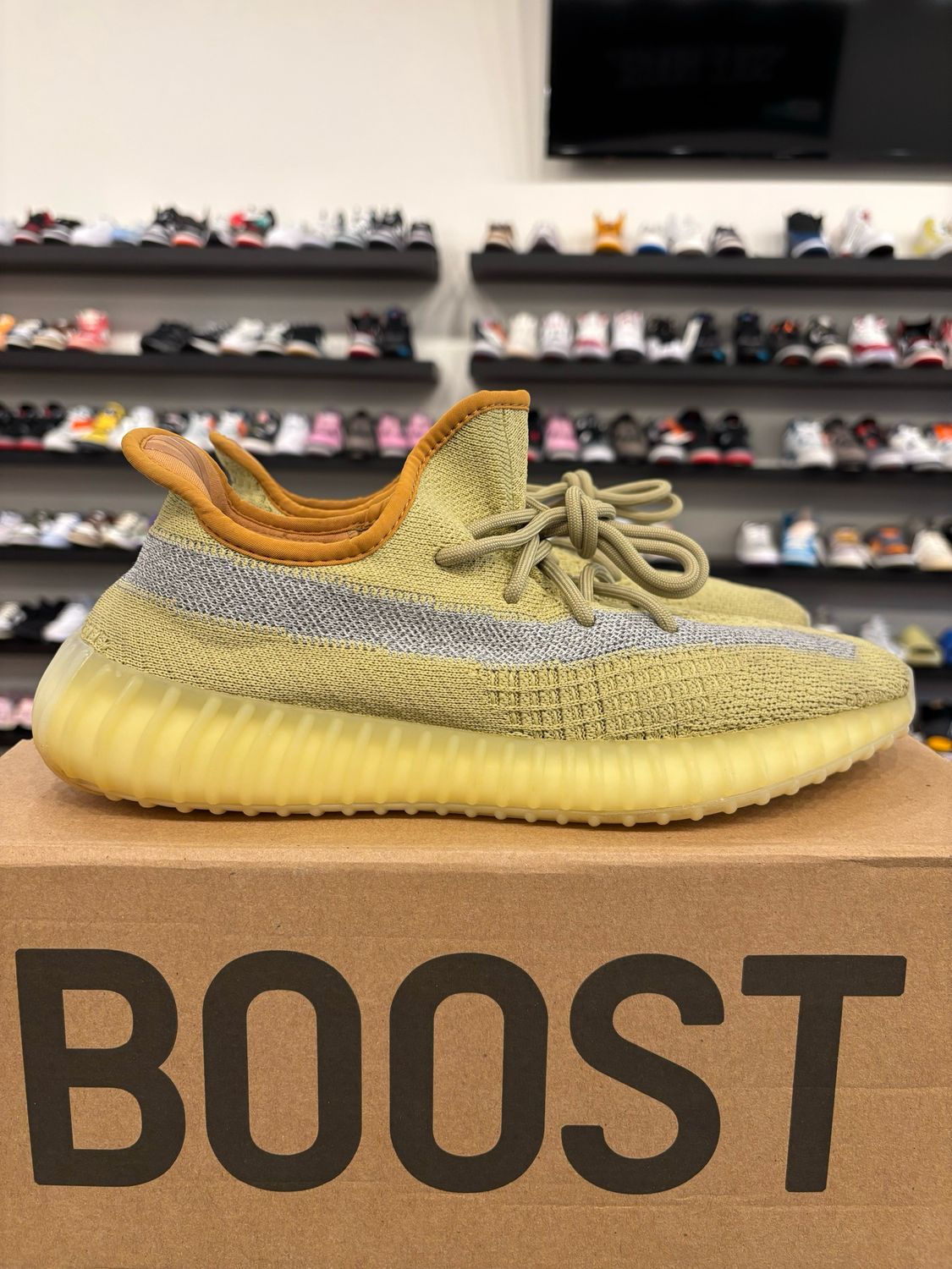Yeezy 350 V2 Marsh Size 9.5 Pre-Owned