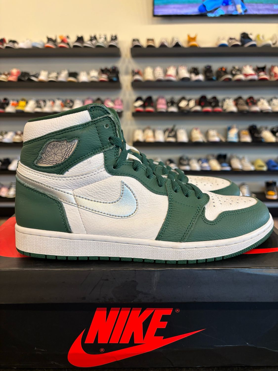 Jordan 1 Gorge Green Size 9.5 Pre-Owned