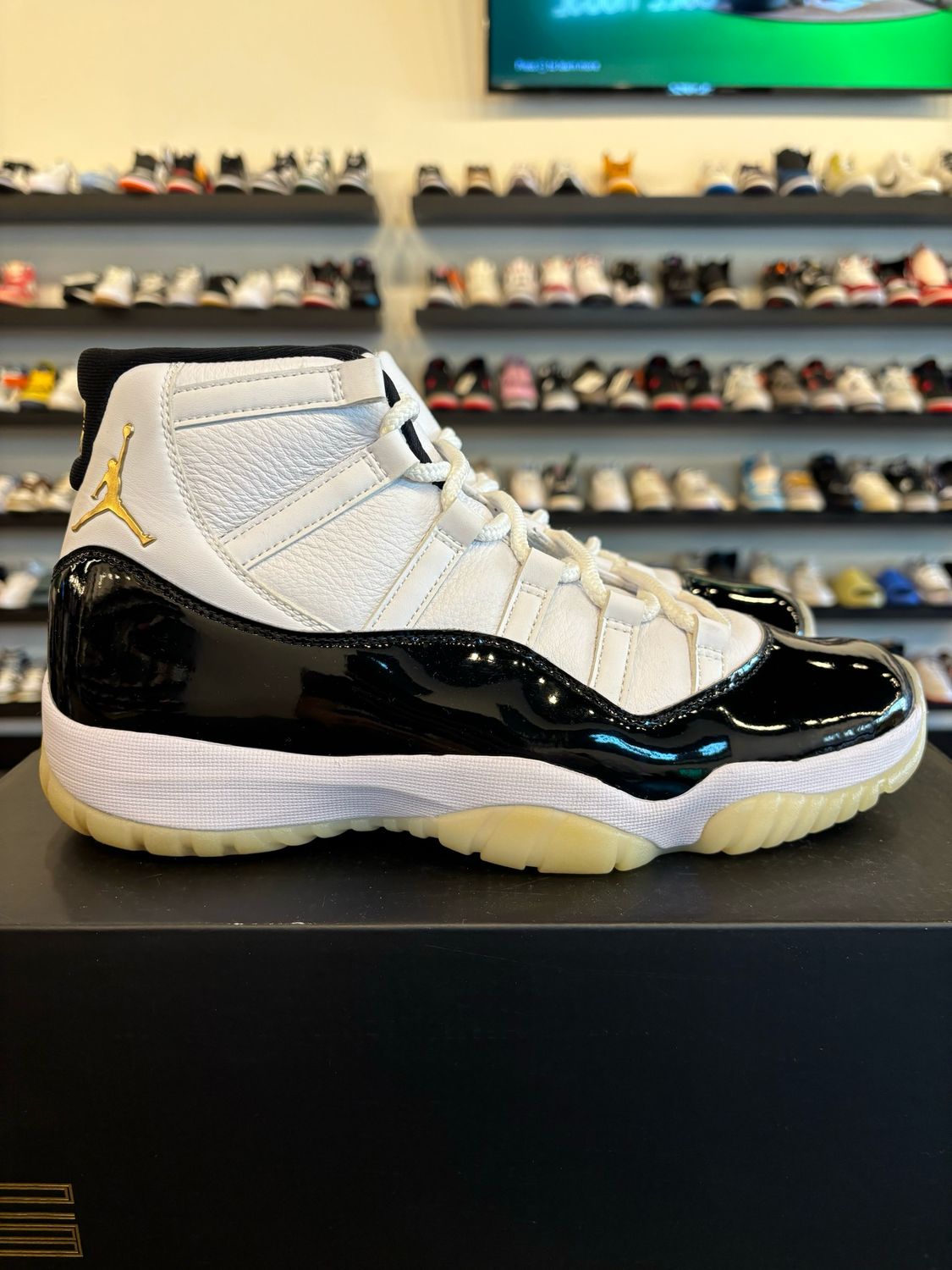 Jordan 11 Gratitude Size 10 Pre-Owned