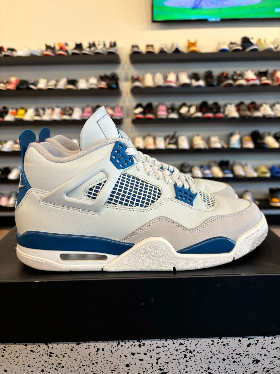 Jordan 4 Military Blue Size 10.5 Pre-Owned