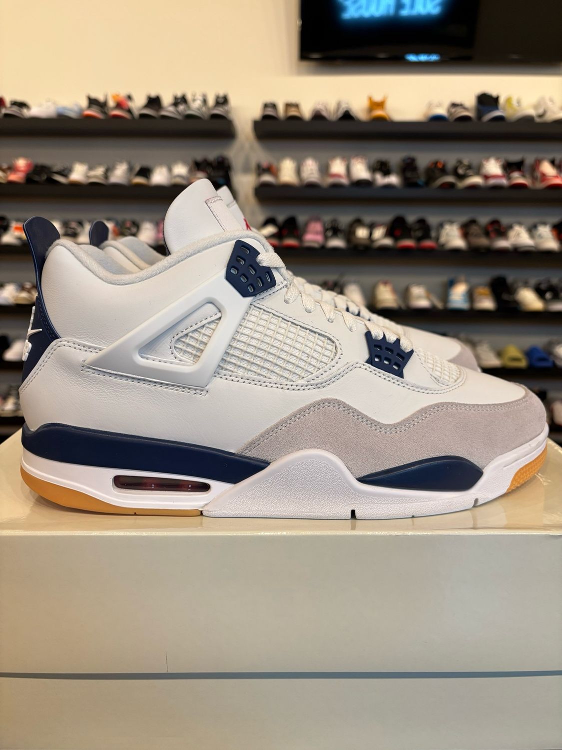 Jordan 4 SB Navy Size 11.5 Pre-Owned