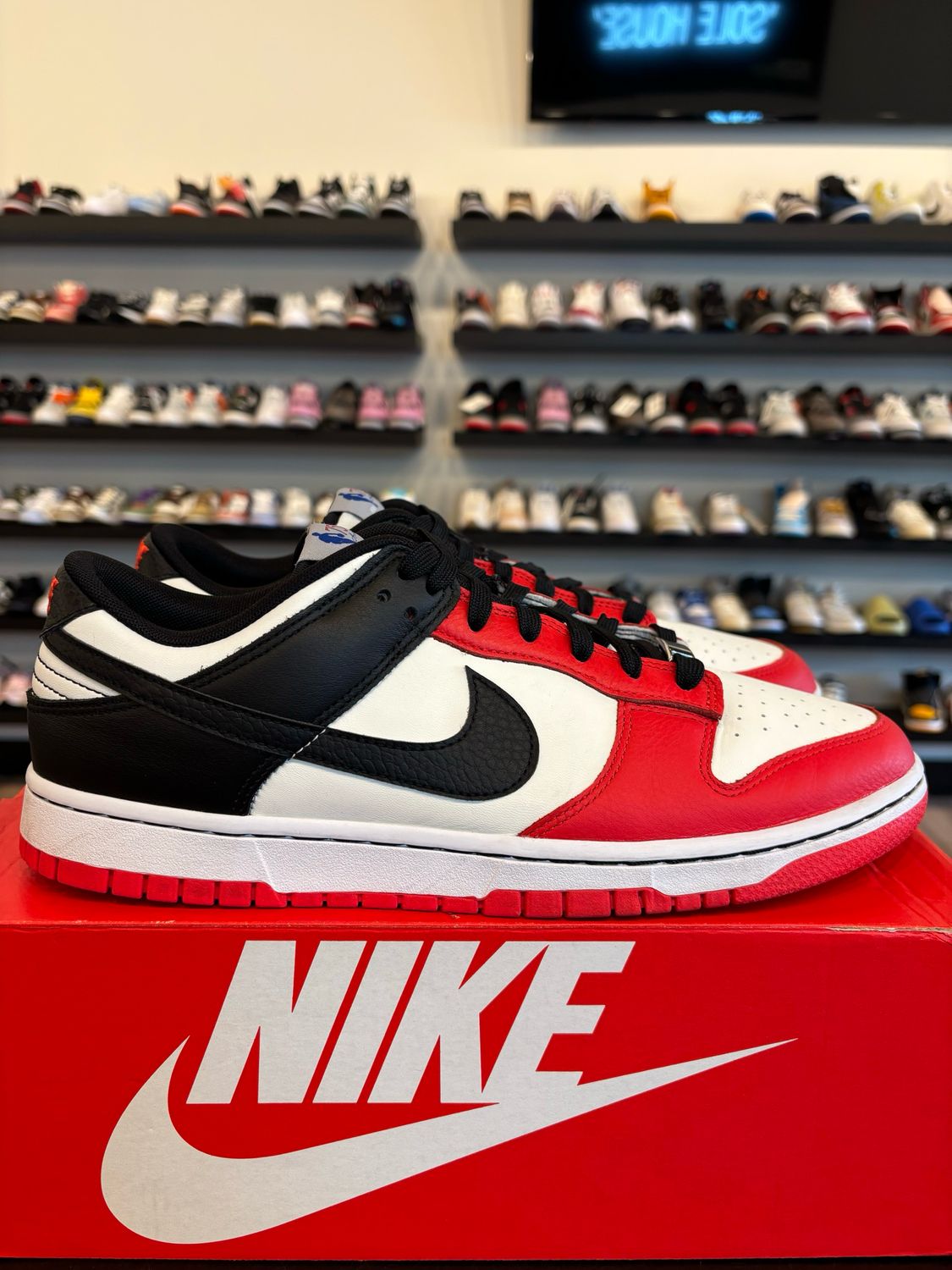 Nike Dunk Low EMB Chicago Size 11.5 Pre-Owned