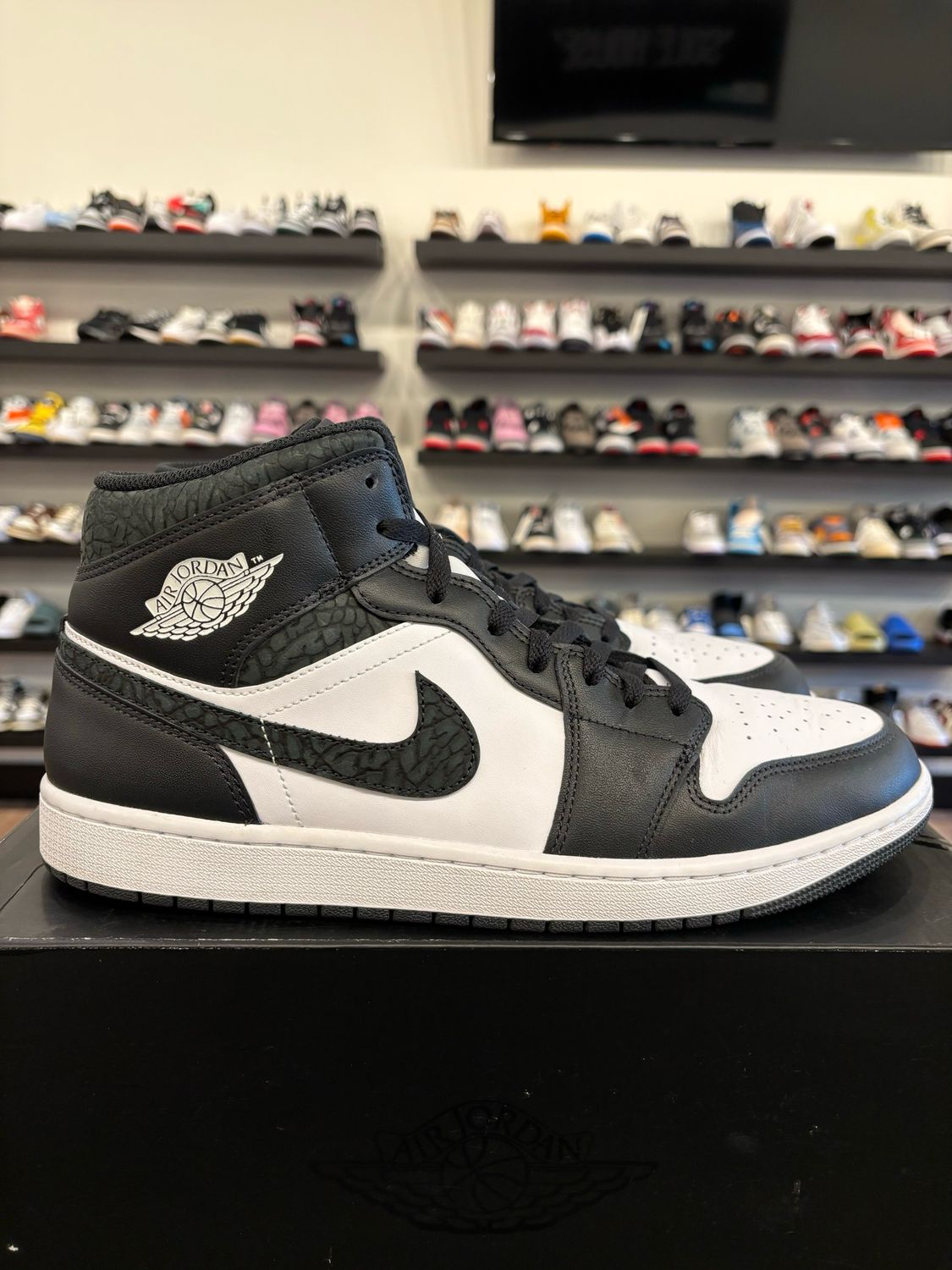 Jordan 1 Panda Elephant Size 13 Pre-Owned
