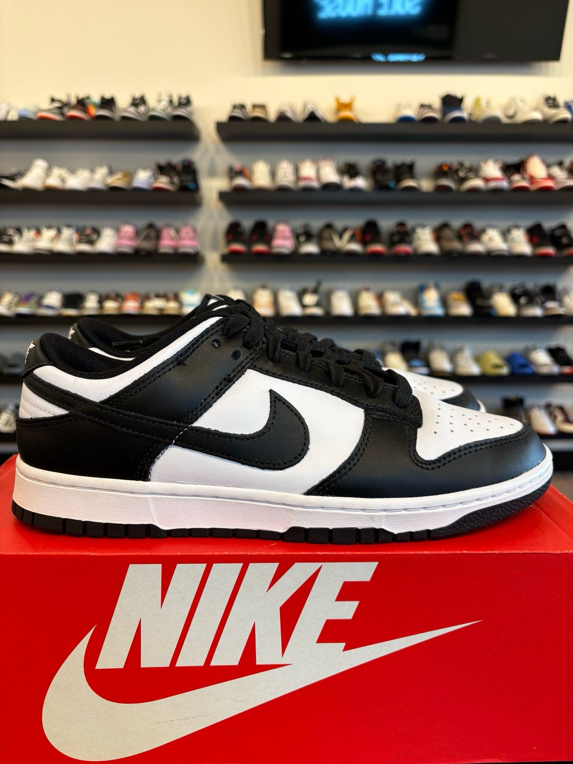Nike Dunk Low Panda Size 9.5 Pre-Owned