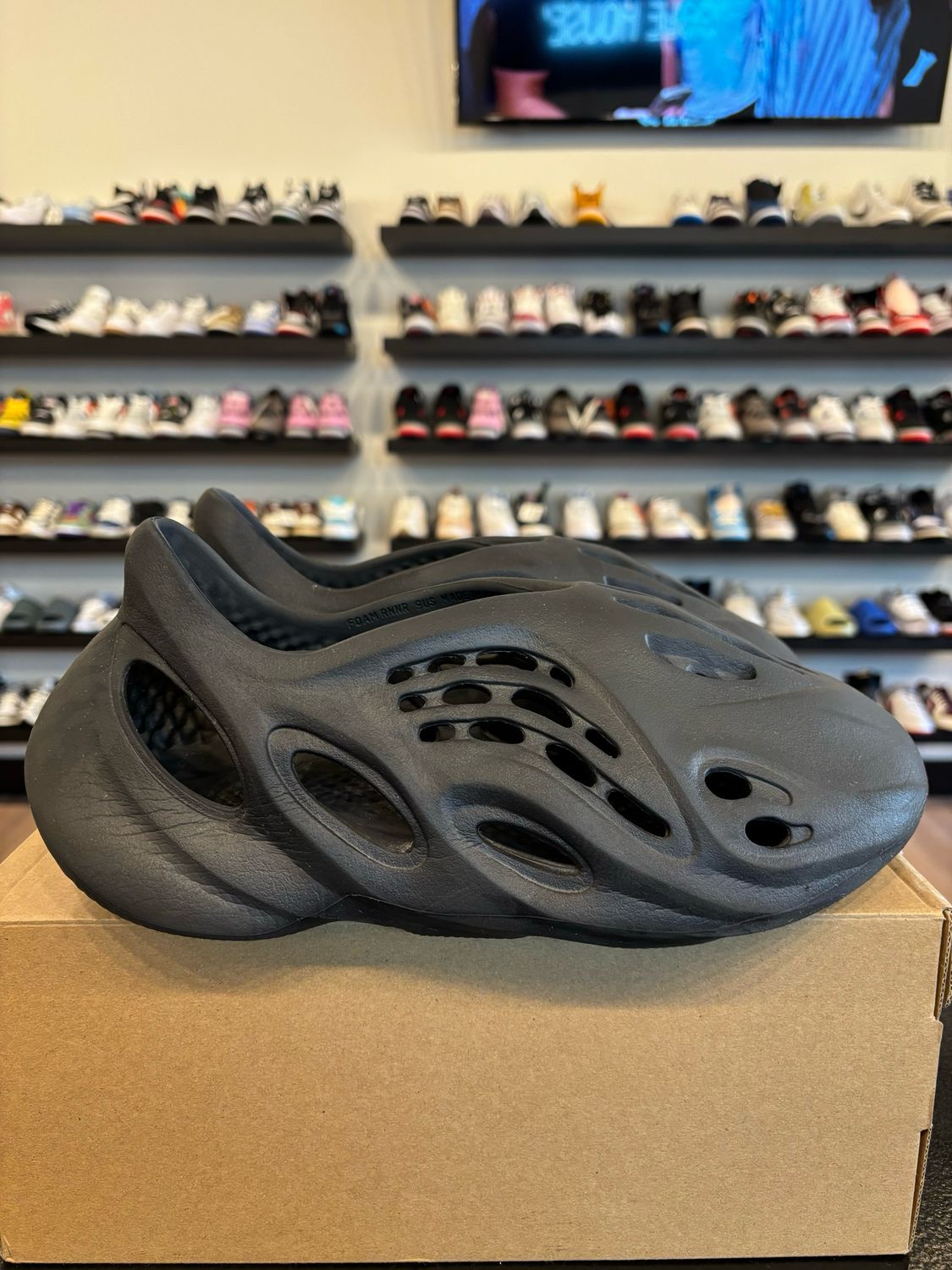 Yeezy Foam Rnnr Onyx Size 9 Pre-Owned