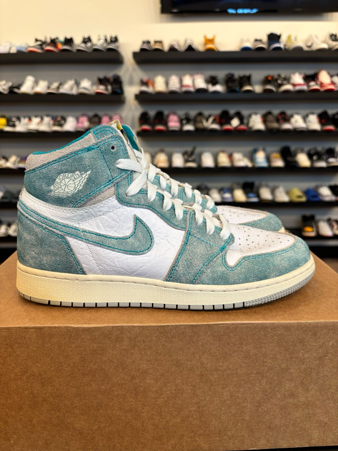 Jordan 1 Turbo Green Size 7Y (8.5W) Pre-Owned (No Box)