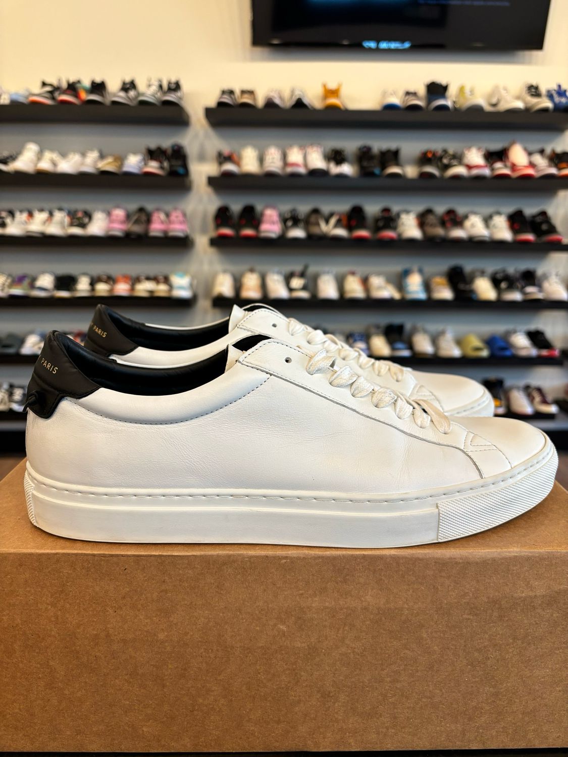 Givenchy Leather White Sneaker Size 10 (43) Pre-Owned (No Box)