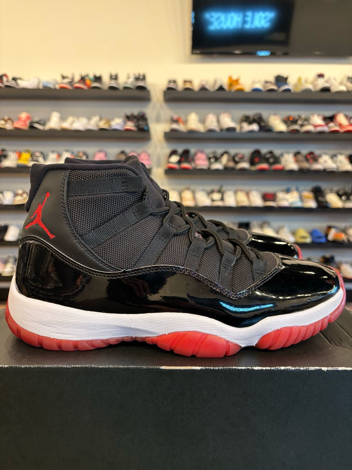 Jordan 11 Bred 2019 Size 10.5 Pre-Owned