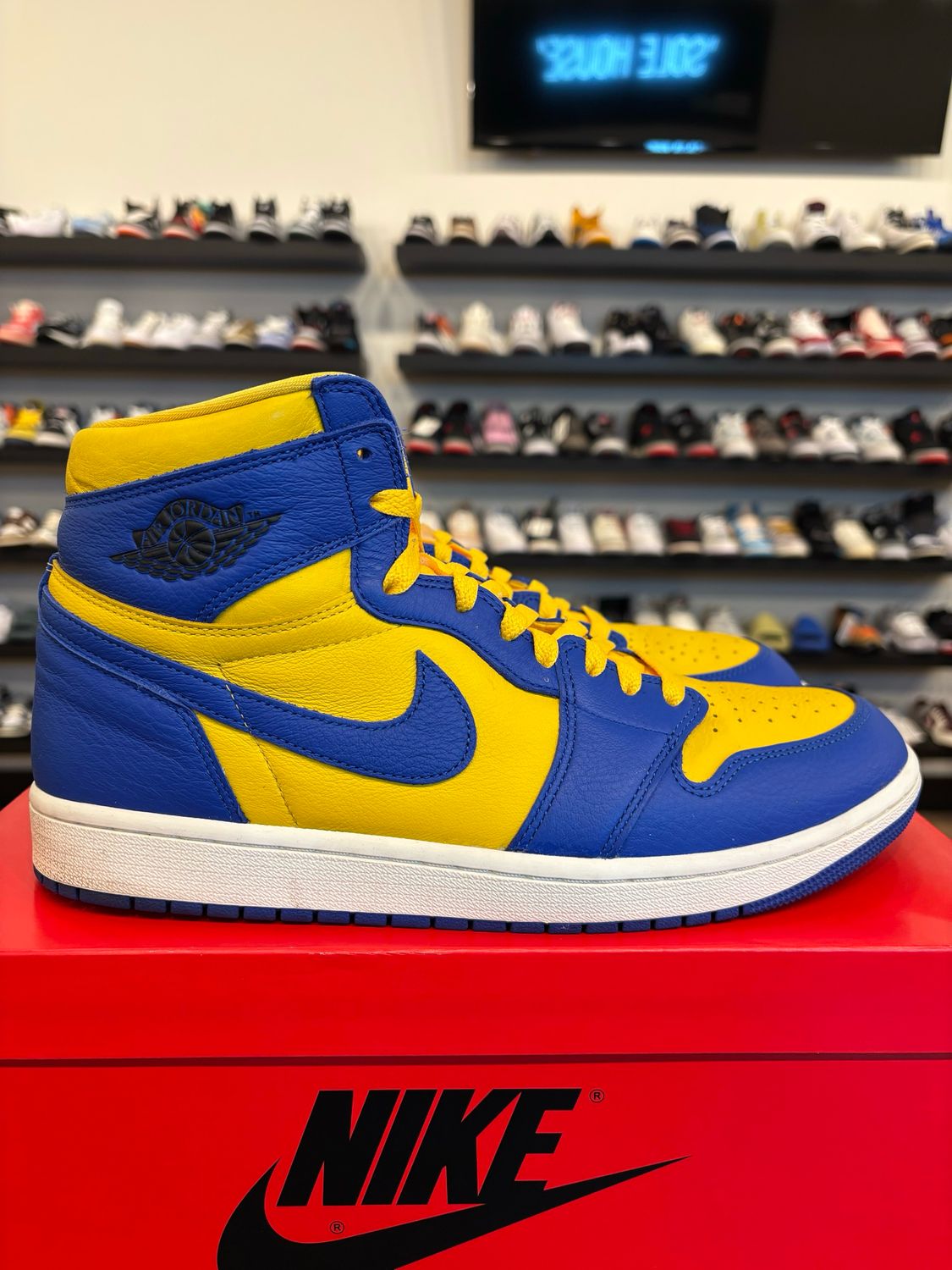 Jordan 1 Laney Size 10.5 (12W) Pre-Owned