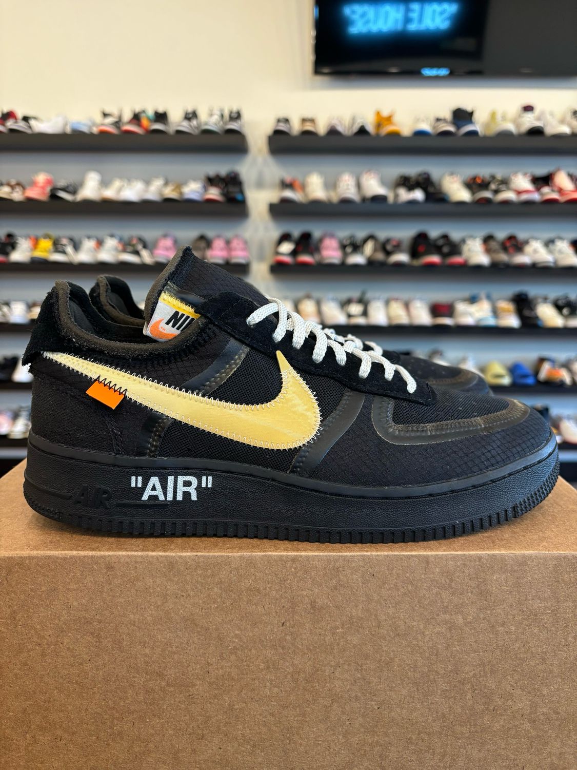 Nike Off-White Air Force 1 Low Black Size 9.5 Pre-Owned (No Box)