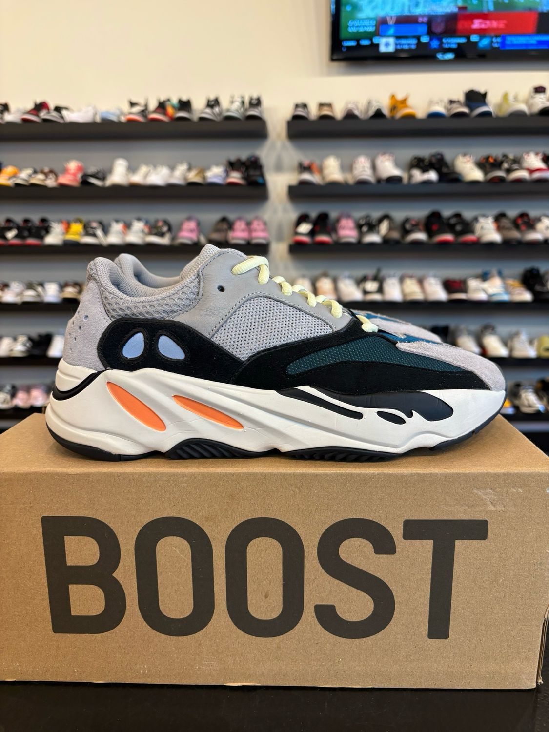 Yeezy 700 Wave Runner Size 9.5 Pre-Owned