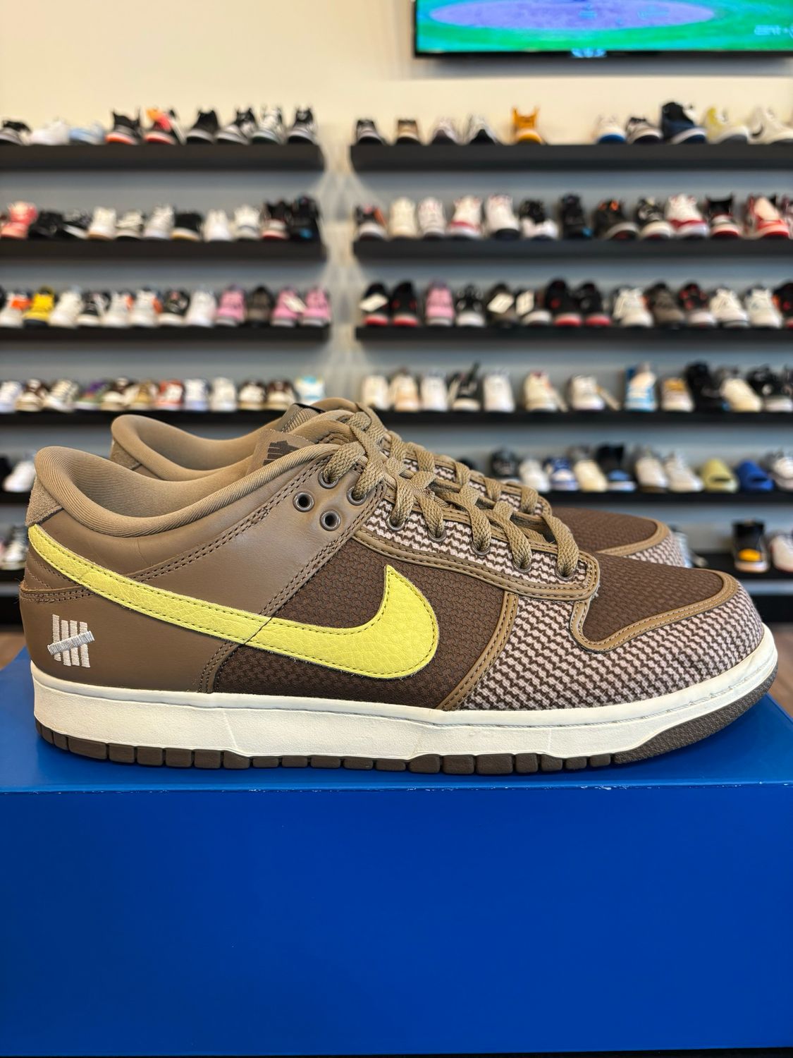 Nike Dunk Low Undefeated Brown Size 12 Pre-Owned