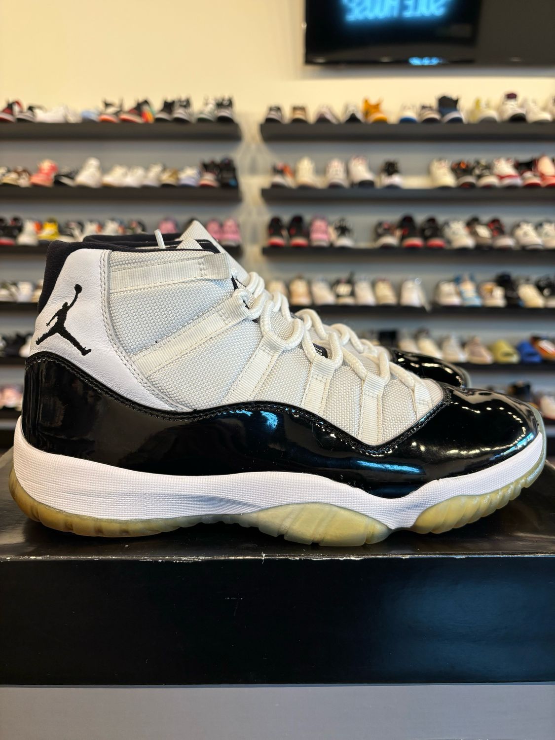 Jordan 11 Concord 2018 Size 10 Pre-Owned