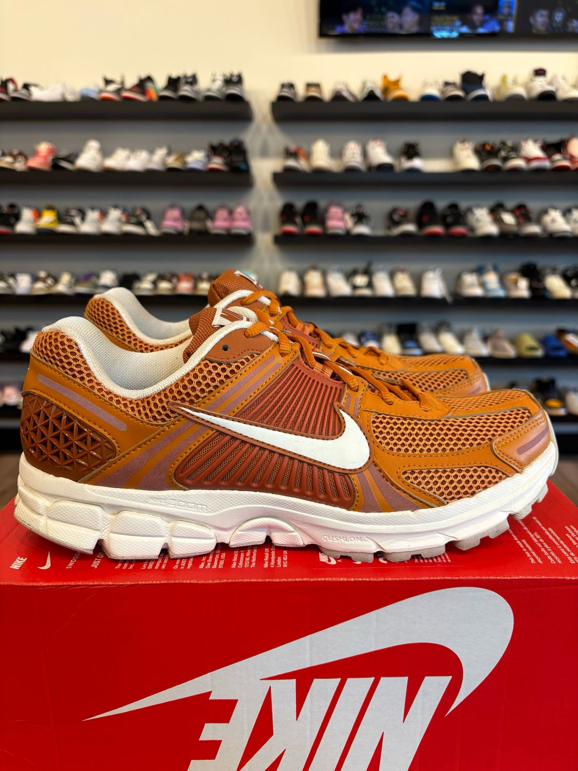 Nike Vomero 5 Monarch Rust Size 10.5 Pre-Owned