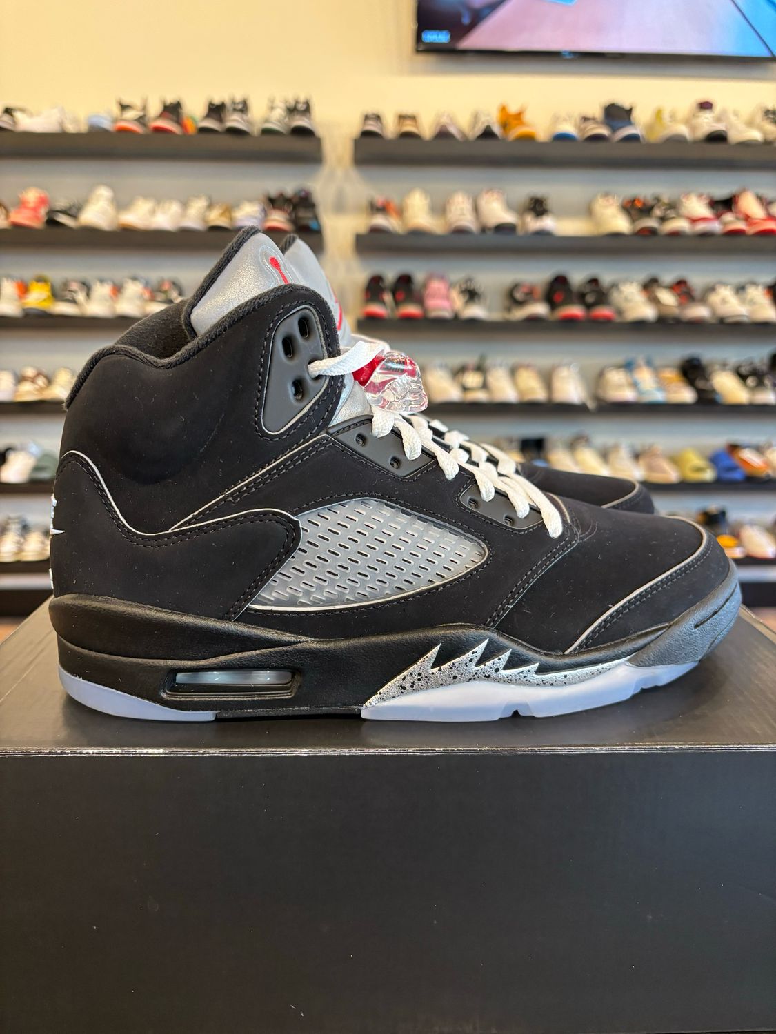 Jordan 5 Reimagined Black Metallic Size 8 Pre-Owned