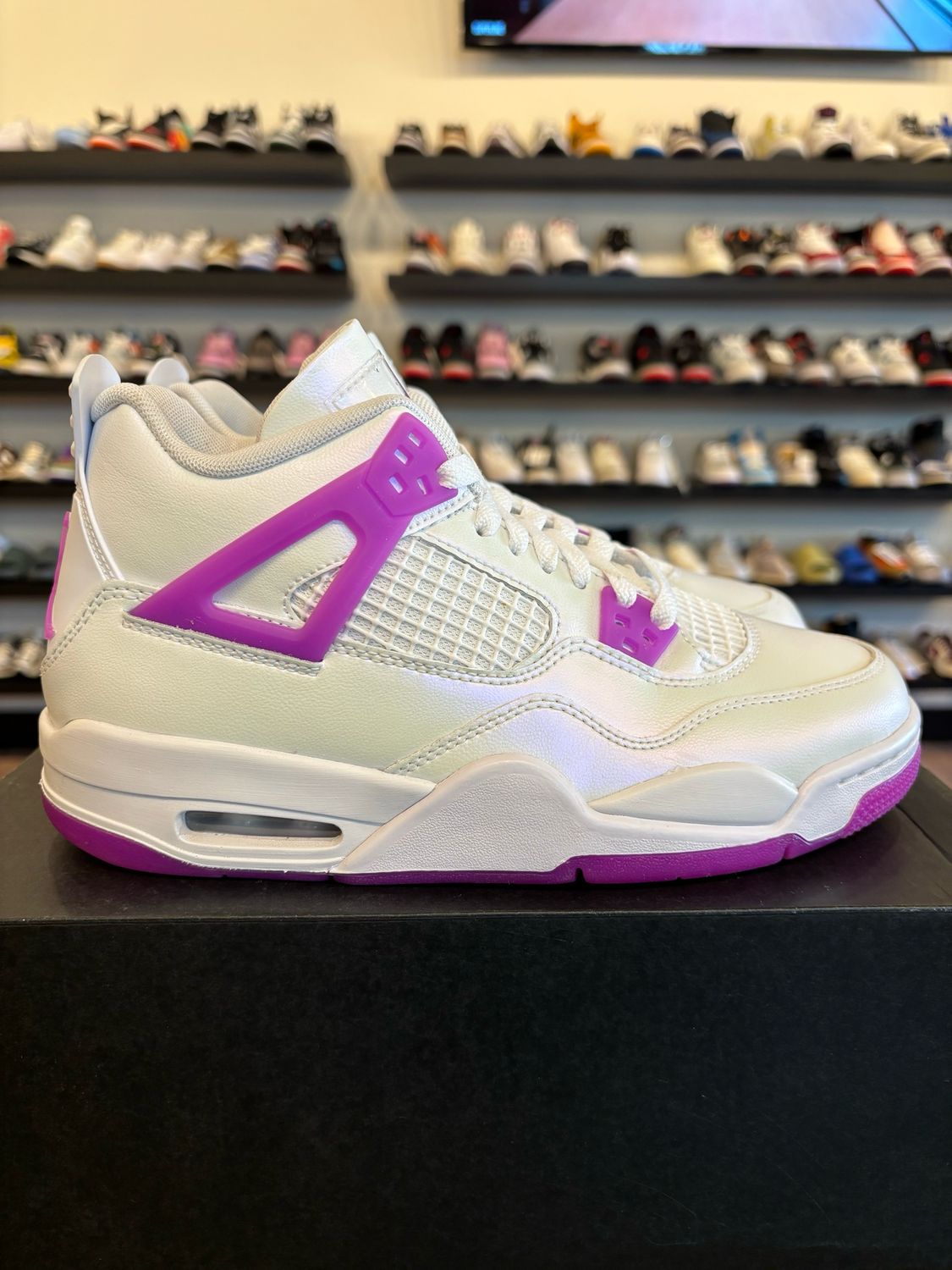 Jordan 4 Hyper Violet Size 6.5Y (8W) Pre-Owned