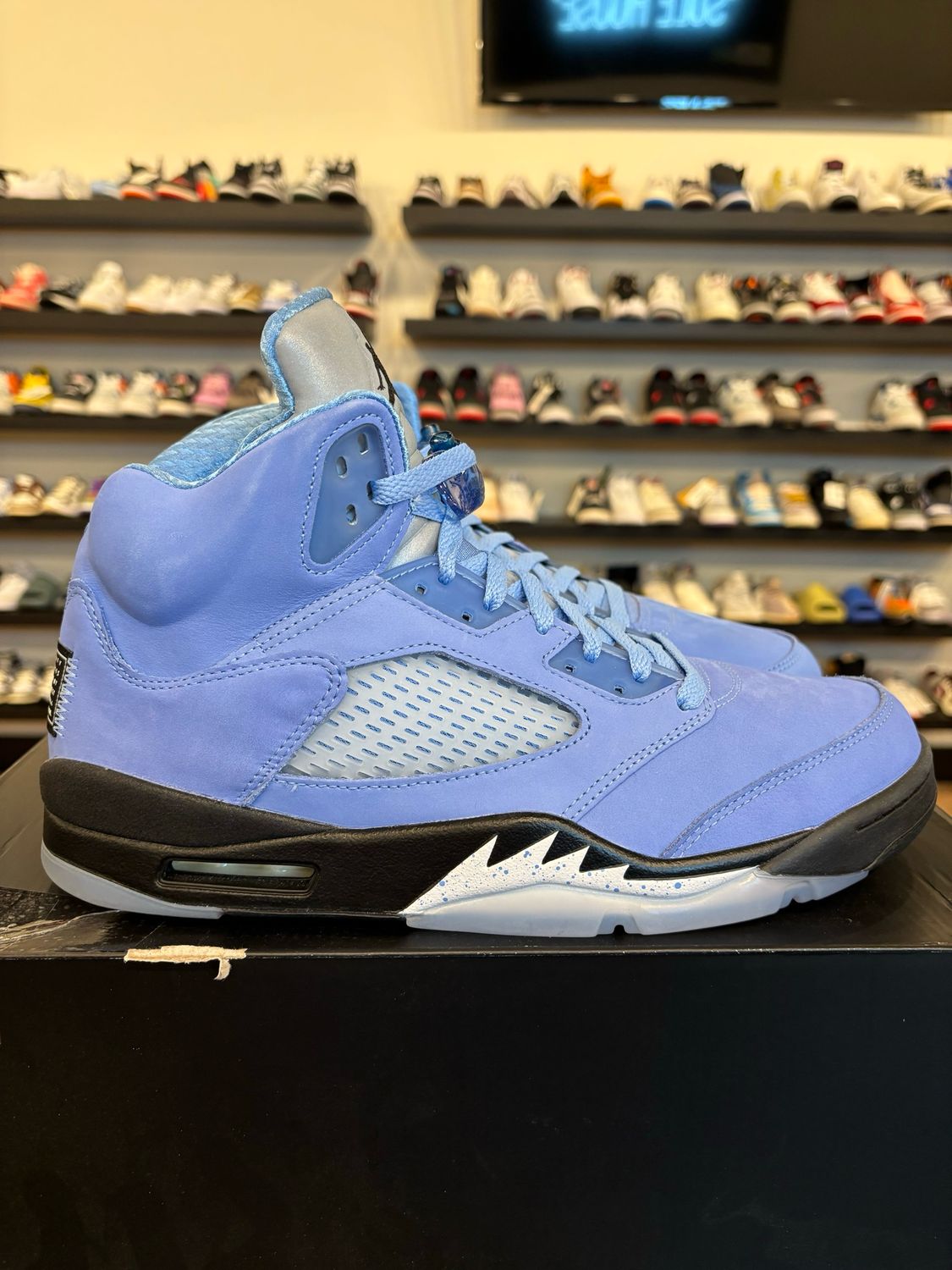 Jordan 5 University Blue Size 11 Brand New