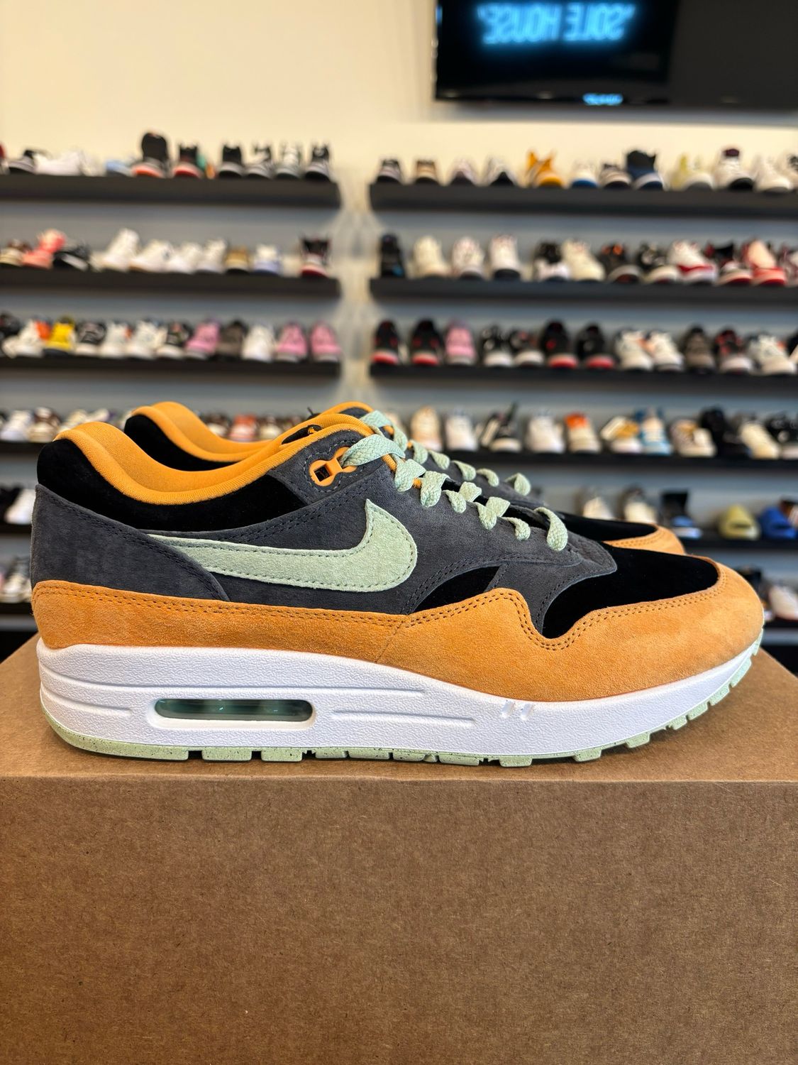 Nike Air Max 1 Duck Honey Dew Size 8.5 Pre-Owned (No Box)