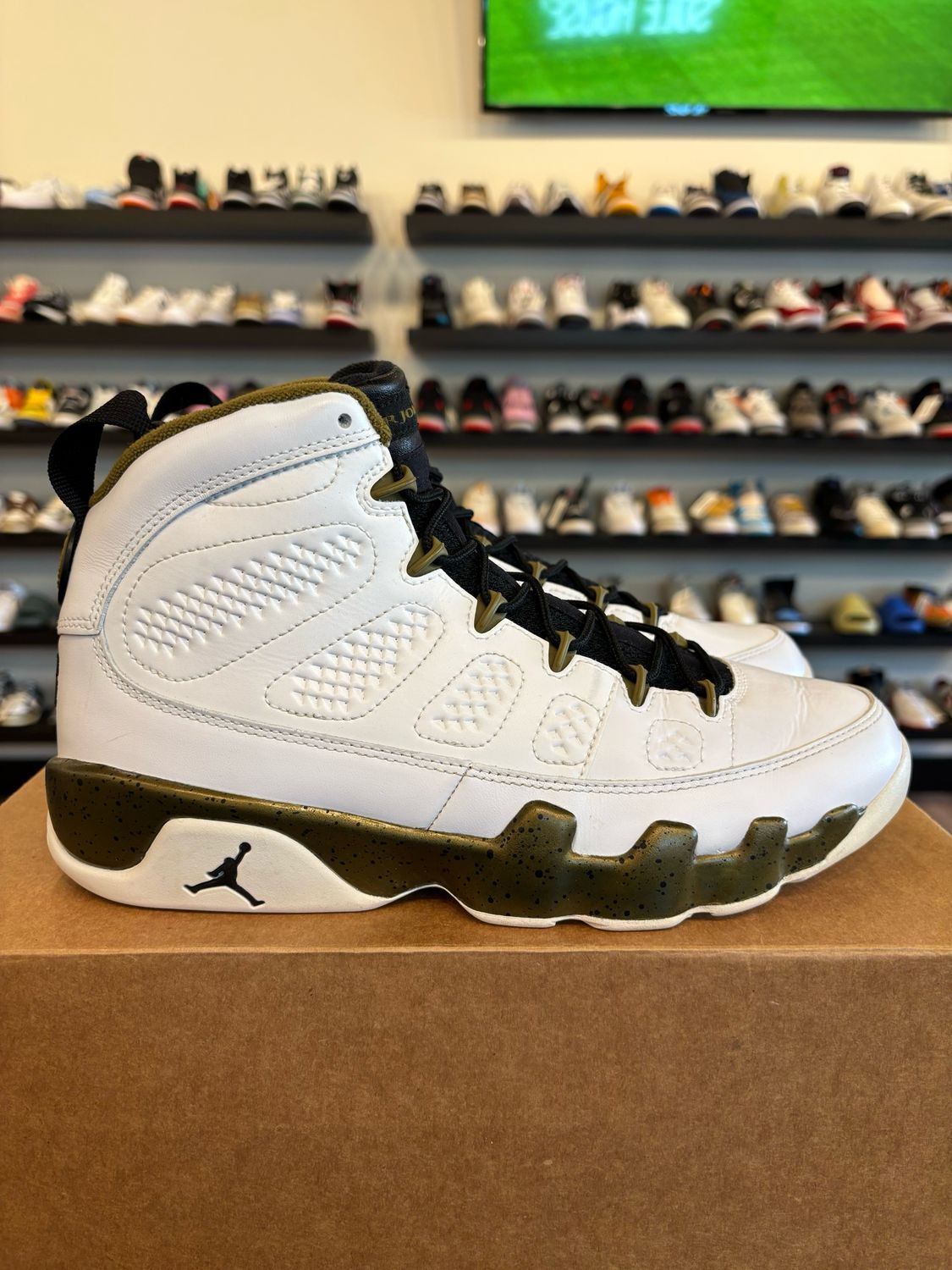 Jordan 9 Statue Size 9 Pre-Owned (No Box)