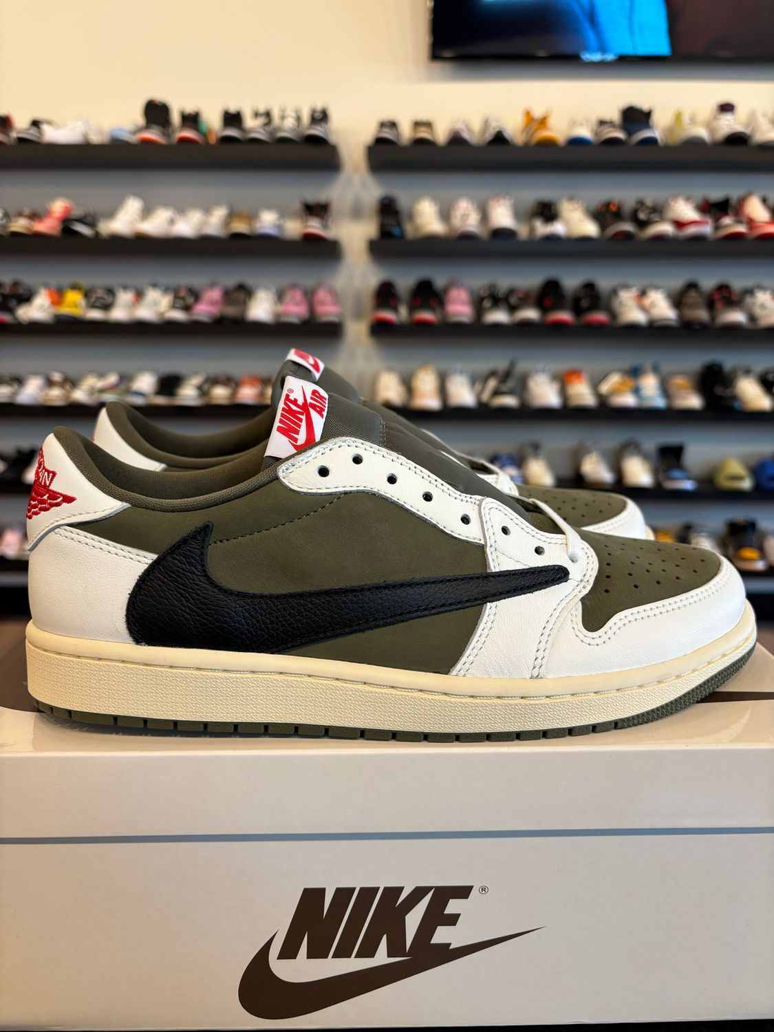 Jordan 1 Low Travis Scott Medium Olive Size 9 Brand New