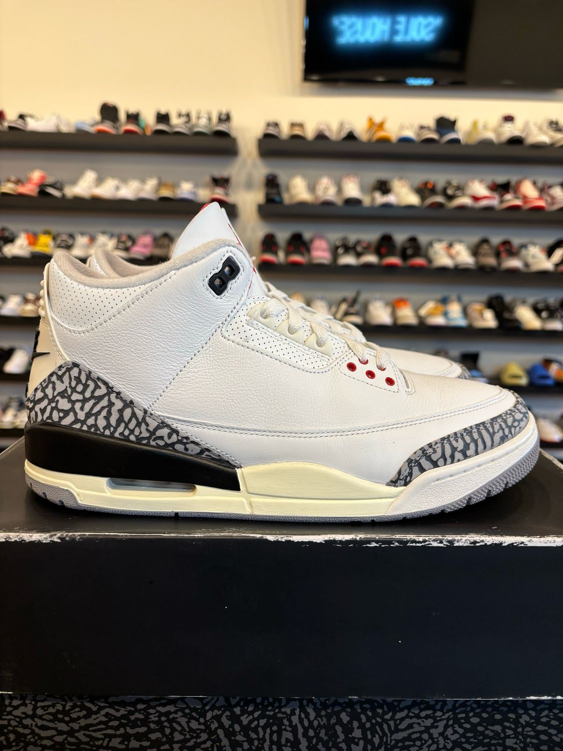 Jordan 3 Reimagined White Cement Size 10.5 Pre-Owned