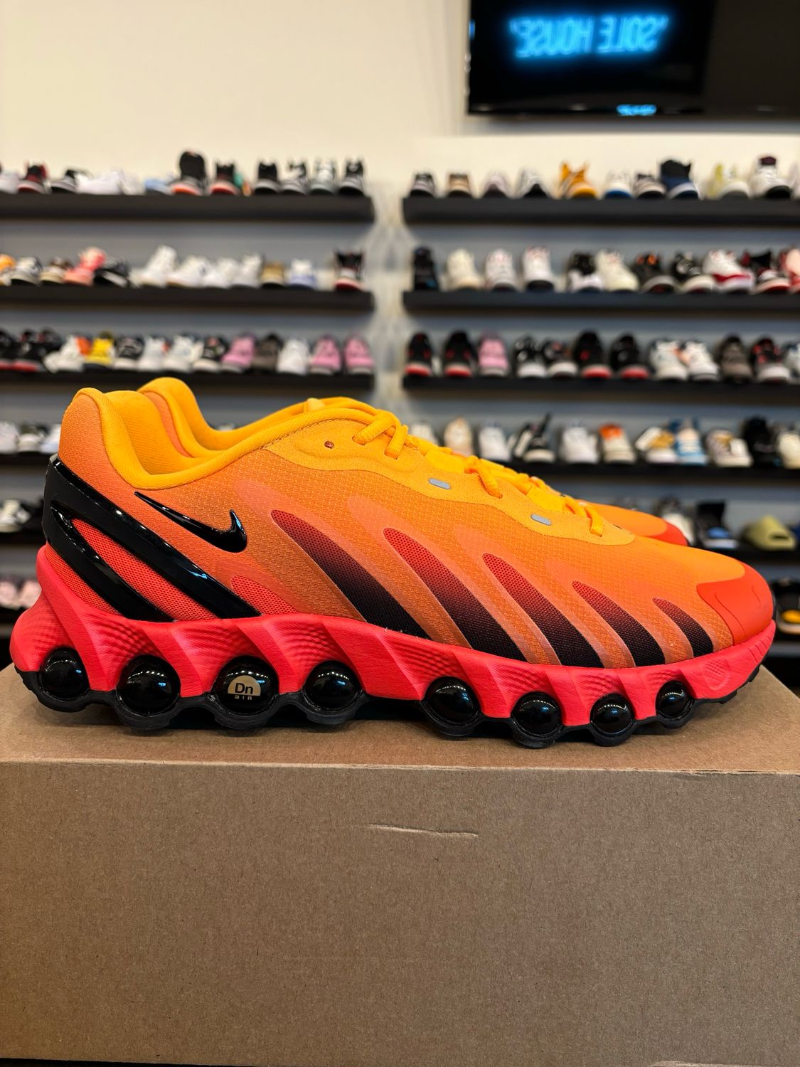 Nike Air Max DN8 Orange Size 11.5 Pre-Owned (No Box)